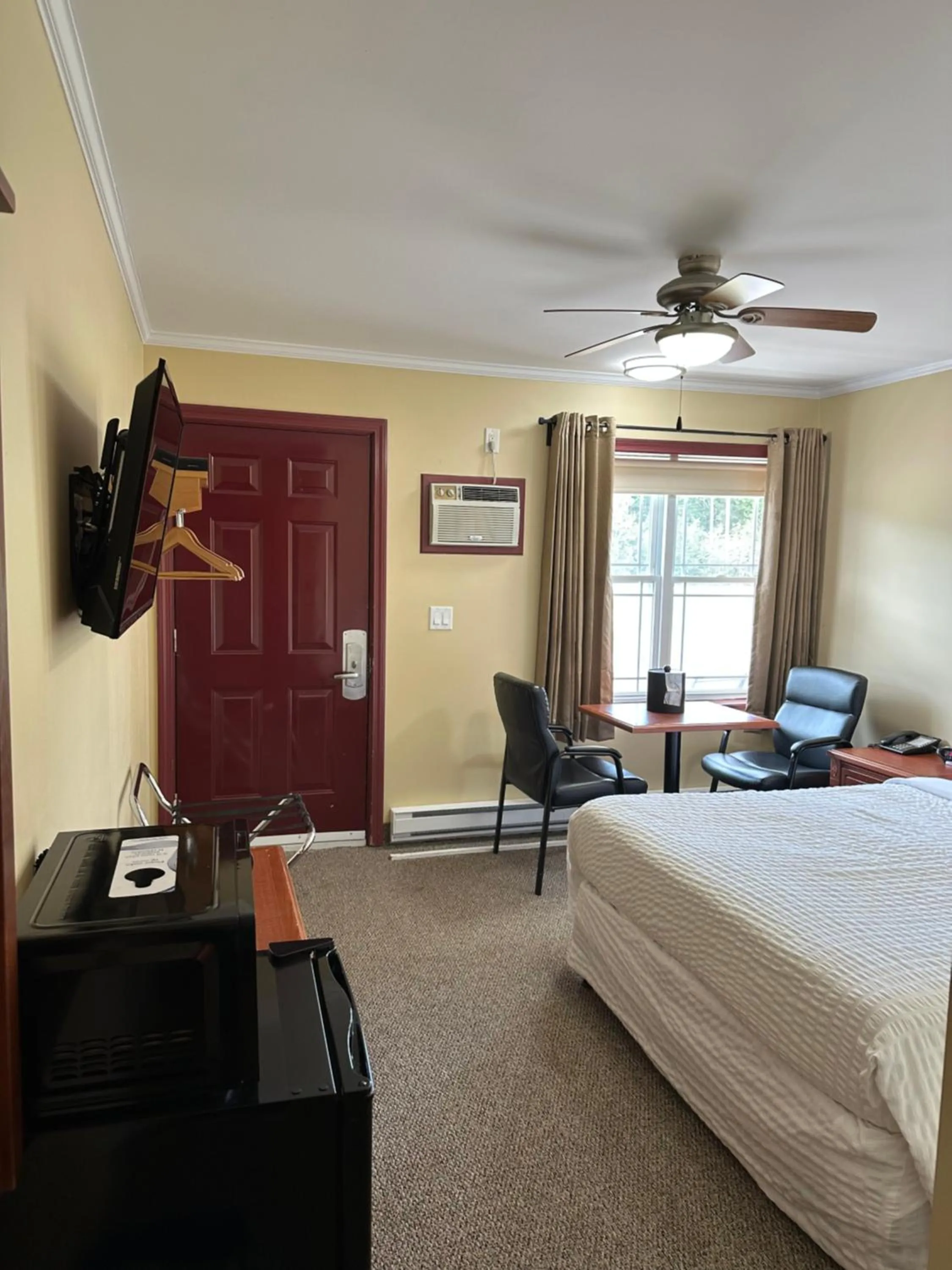 Bed in Travellers Inn Fredericton NB