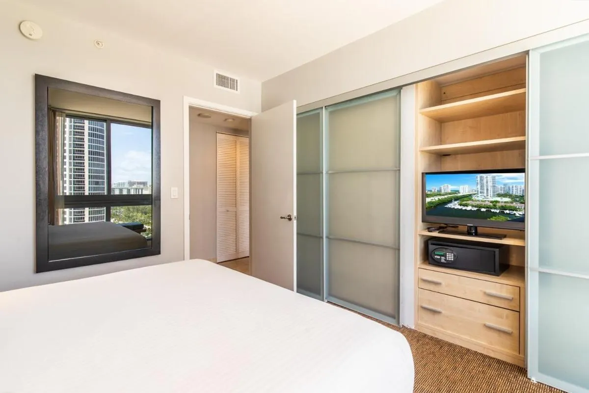 Bed in Marenas Resort PRIVATE UNIT daily refresh not included