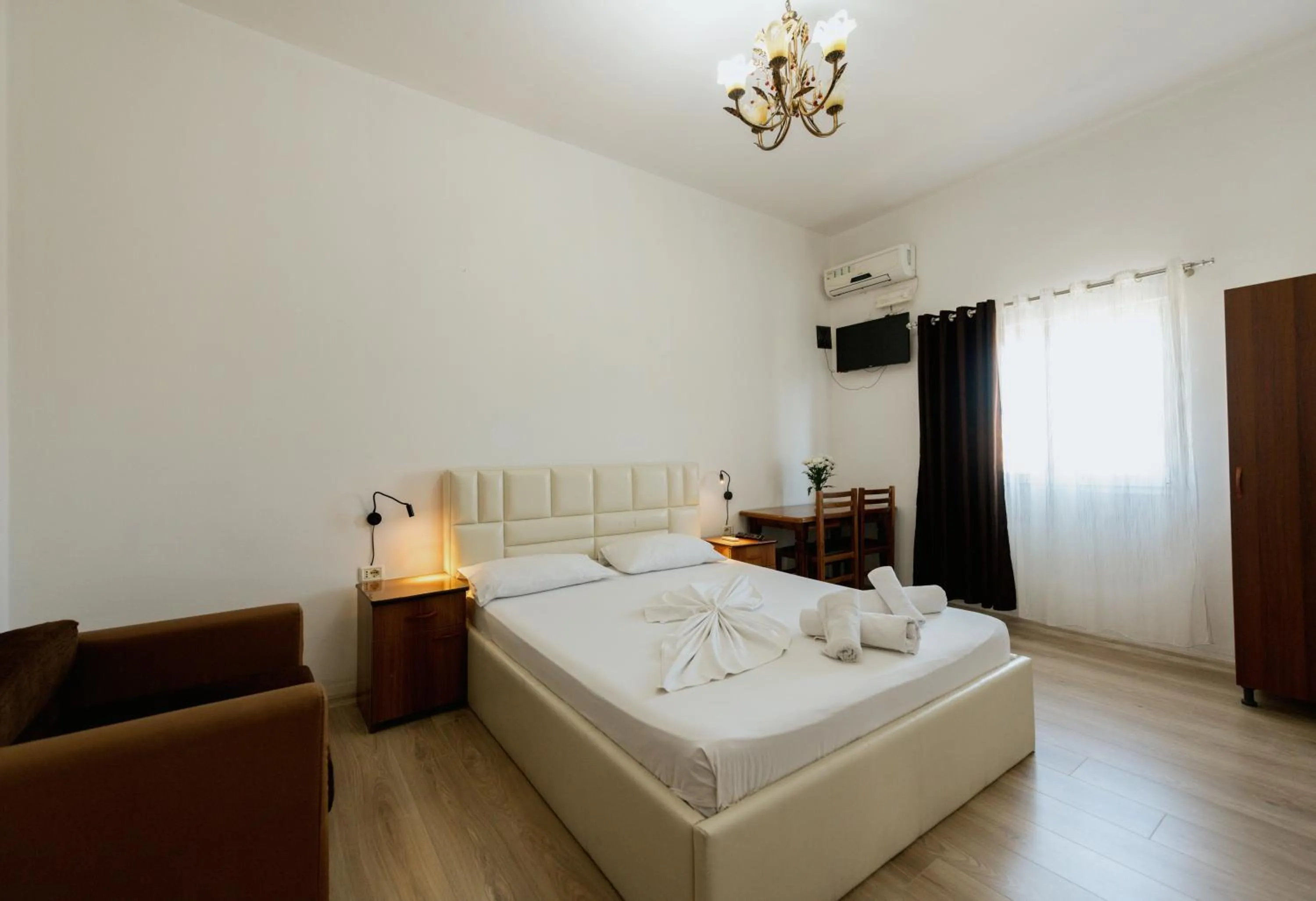 Bedroom, Bed in Hotel Floga