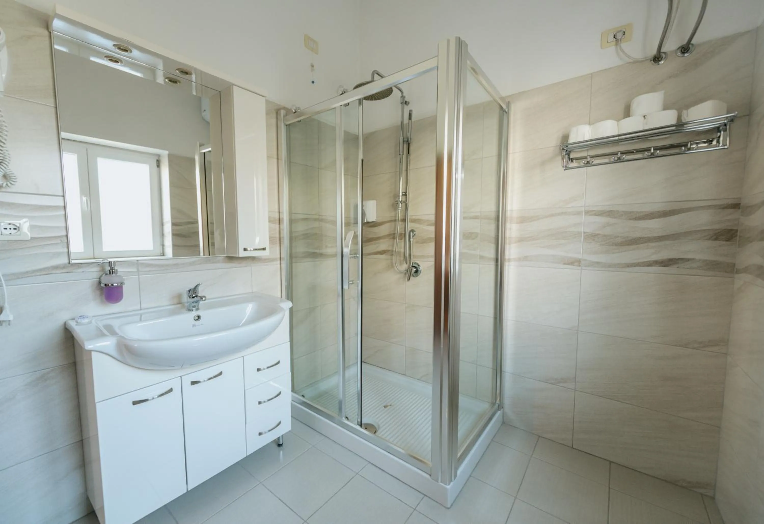 Bathroom in Hotel Floga