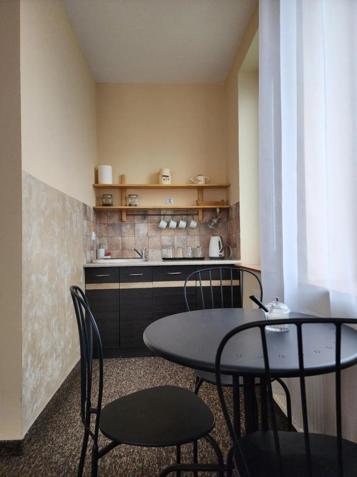 Coffee/tea facilities in Hostel Zamość - pokoje gościnne - bezpłatny parking