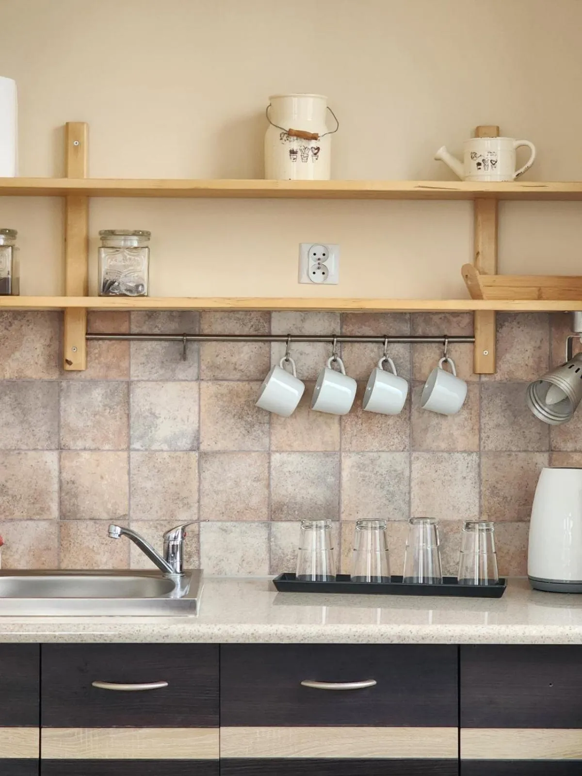 Coffee/tea facilities in Hostel Zamość - pokoje gościnne - bezpłatny parking