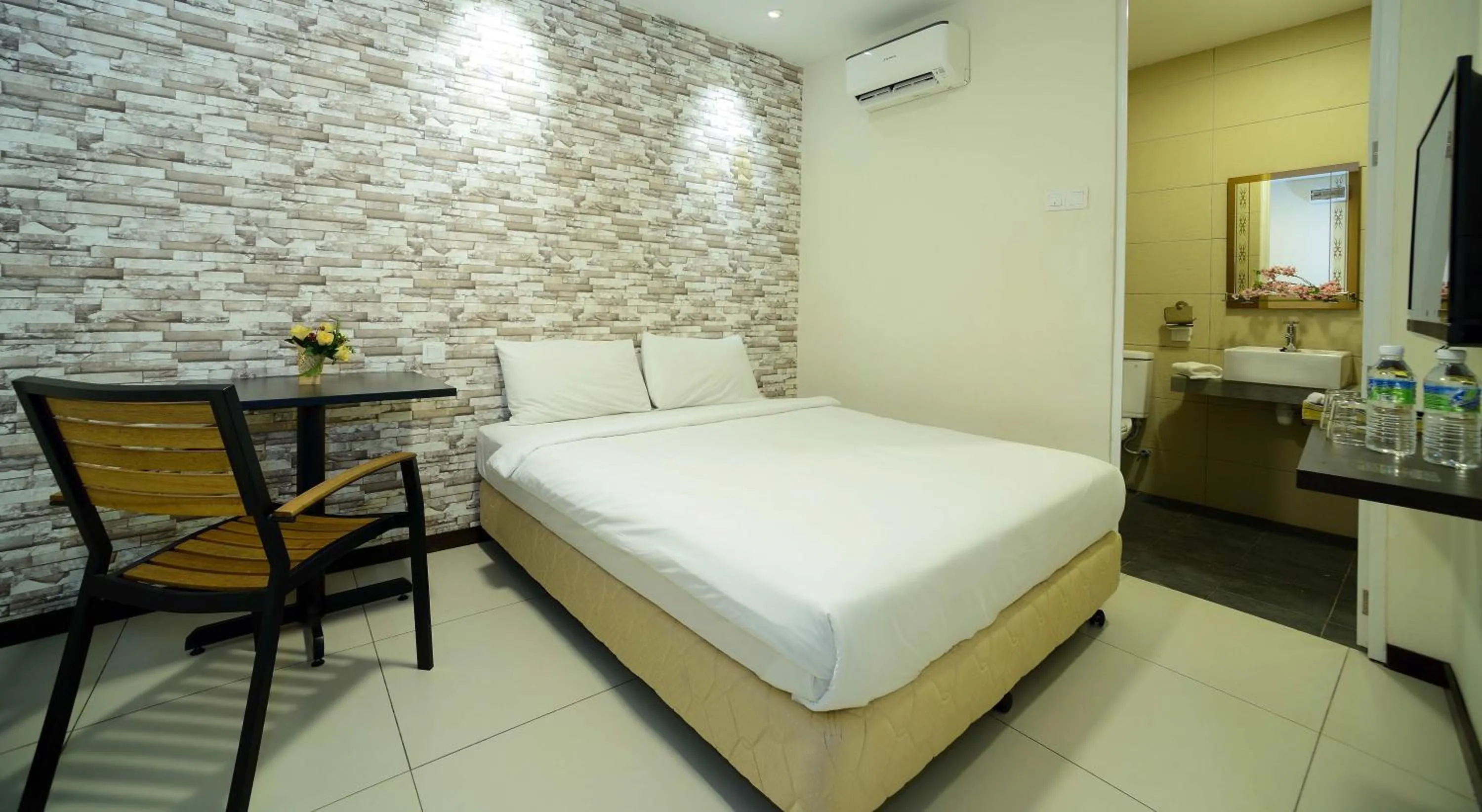 Photo of the whole room, Bed in Casa Hotel near KLIA 1