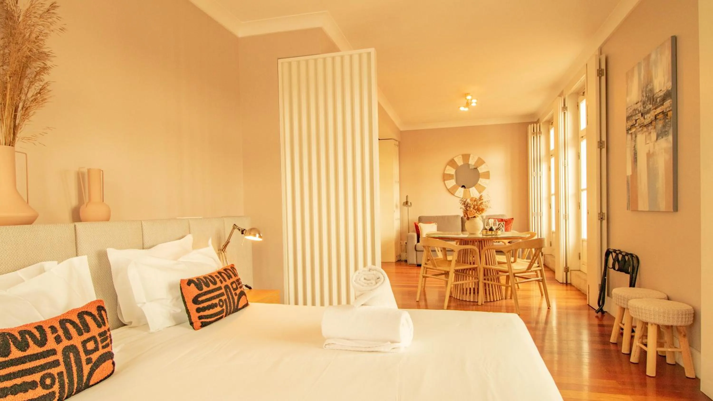 Living room, Bed in RIBEIRA by YoursPorto