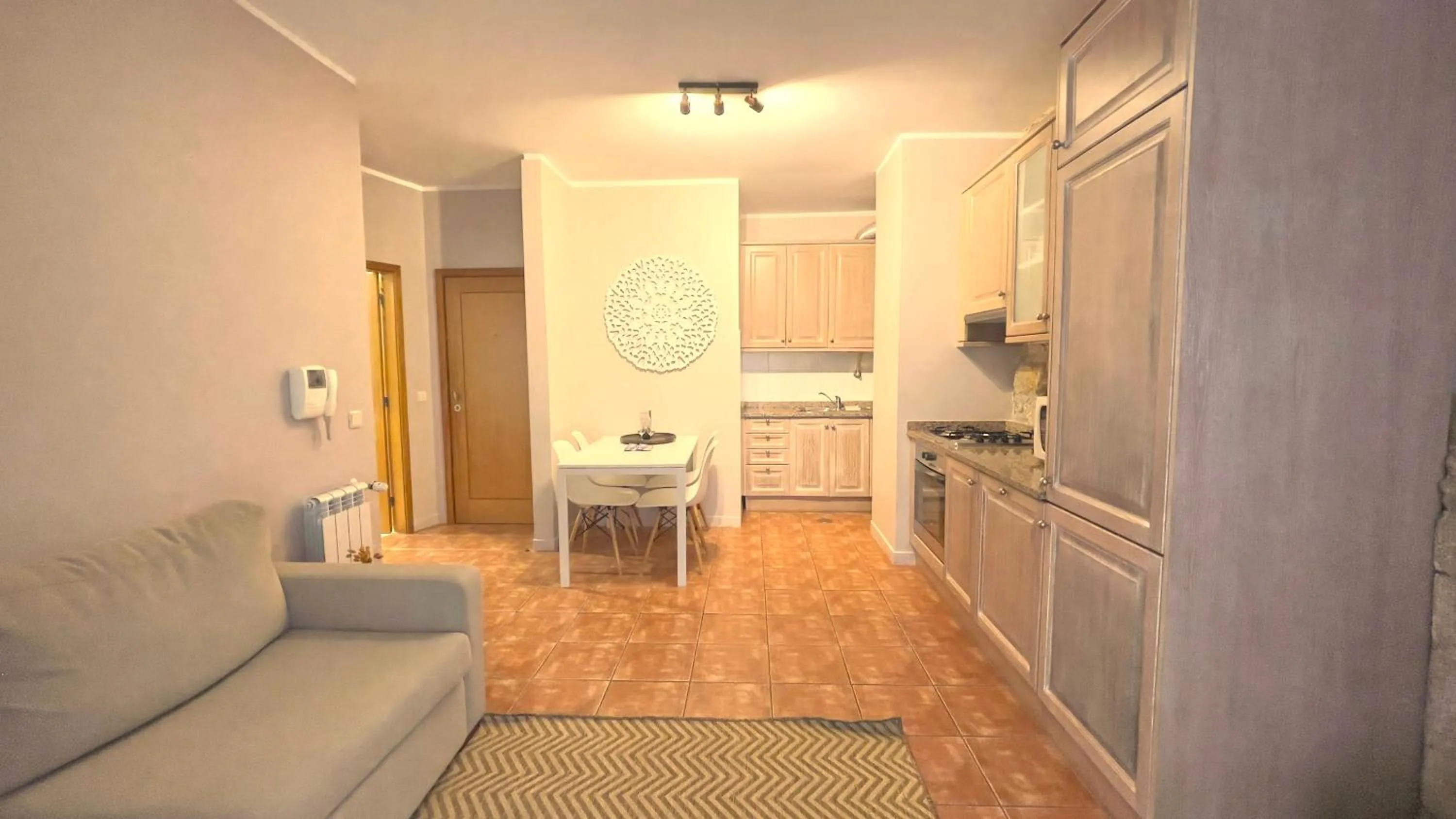 Dining area in RIBEIRA by YoursPorto