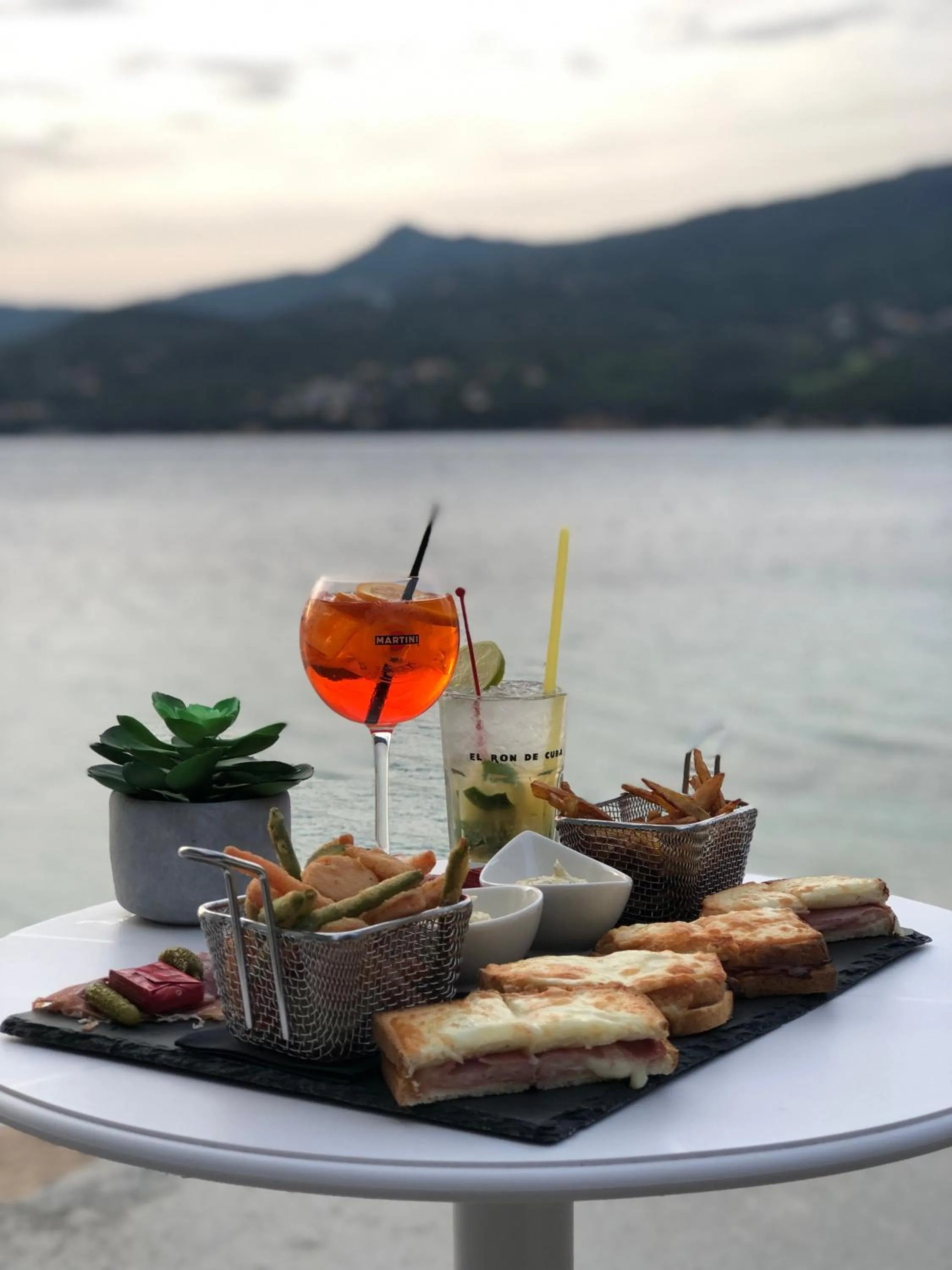 Lounge or bar in Hôtel Sampiero