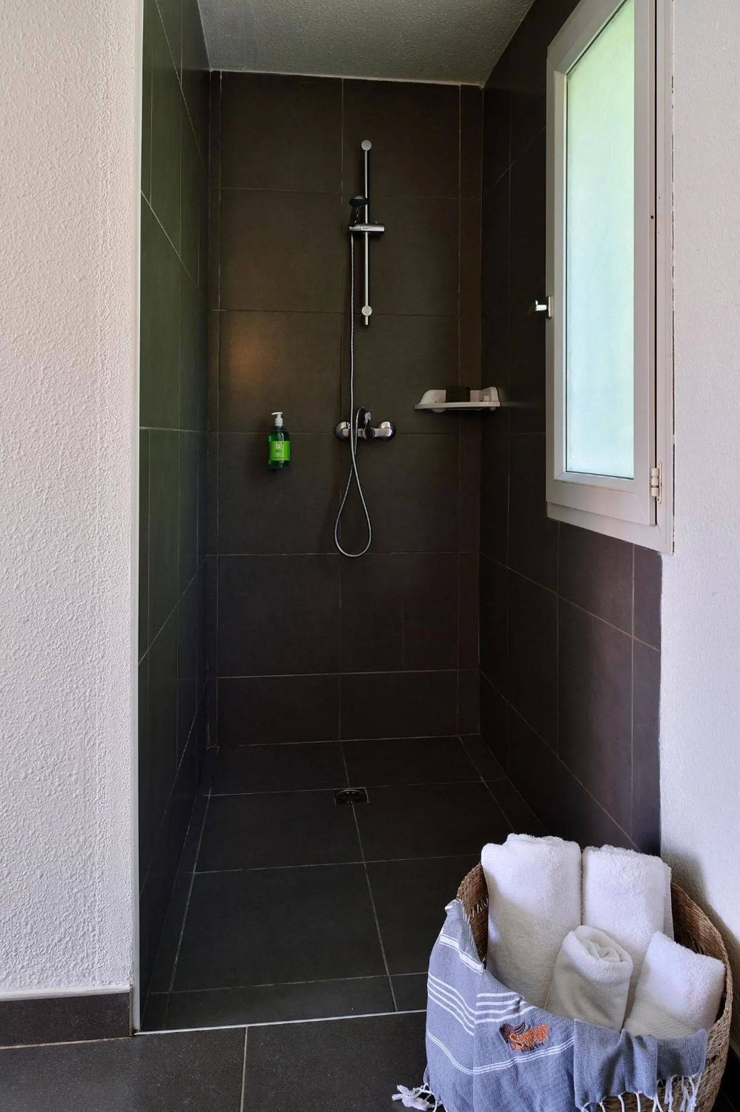 Shower in Hôtel Sampiero