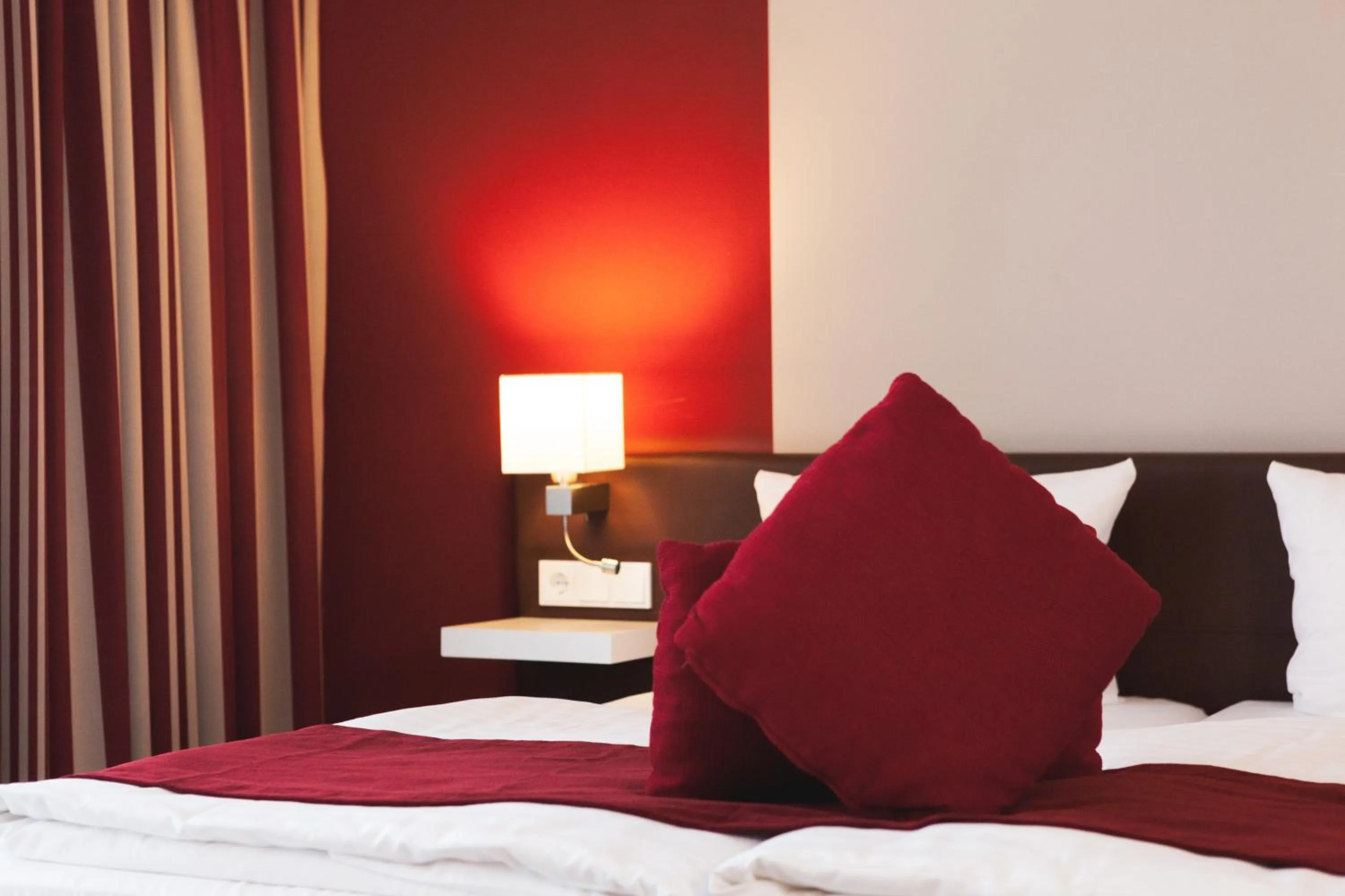 Photo of the whole room, Bed in Weinhotel Kaisergarten