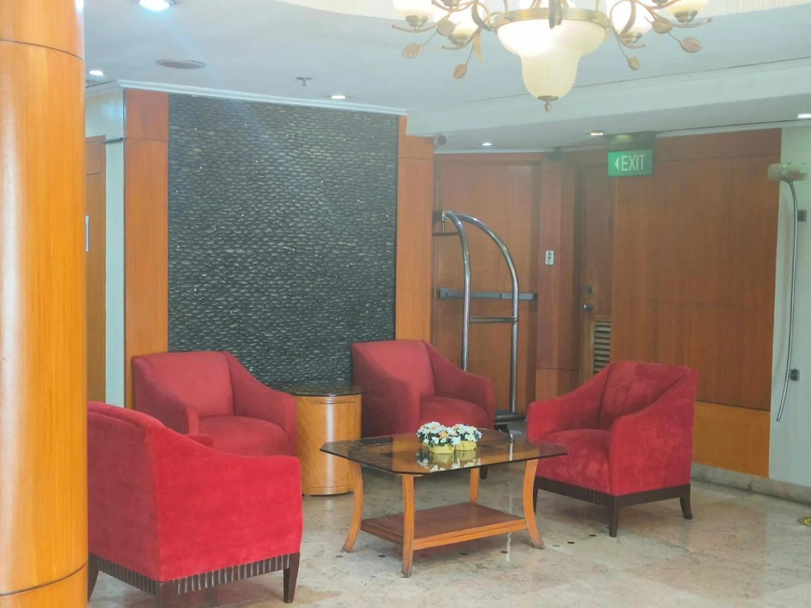 Lobby or reception in Pearl Manila Hotel