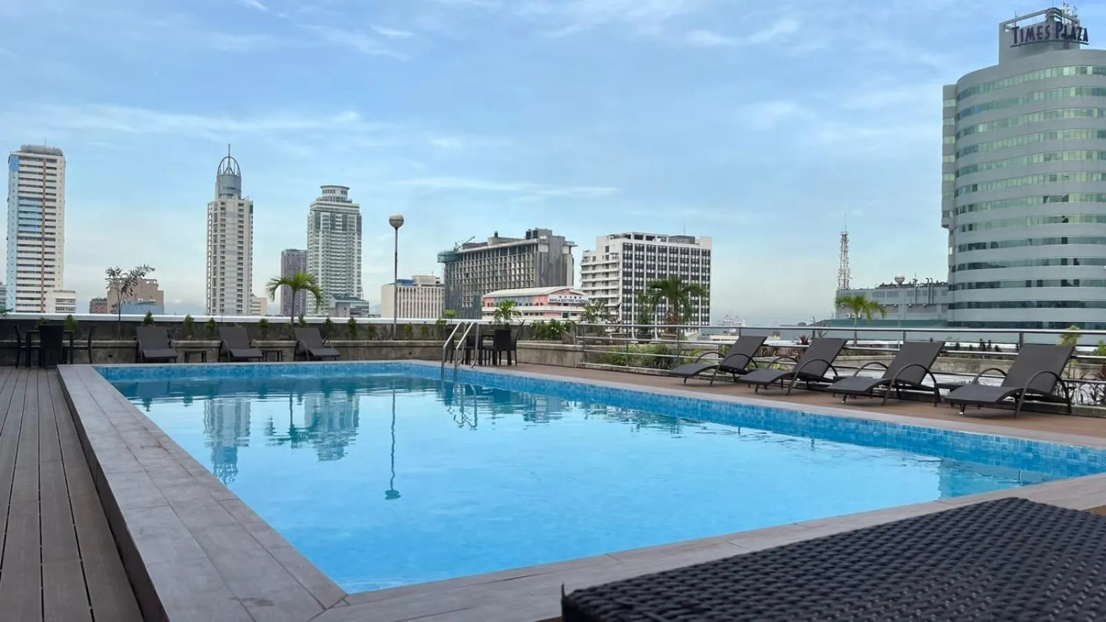 Swimming pool in Pearl Manila Hotel