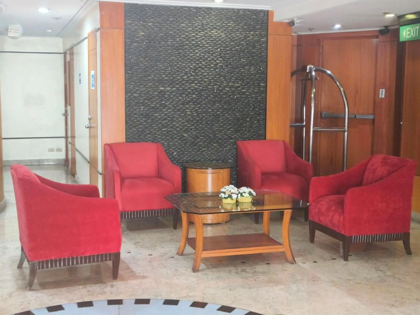 Lobby or reception in Pearl Manila Hotel