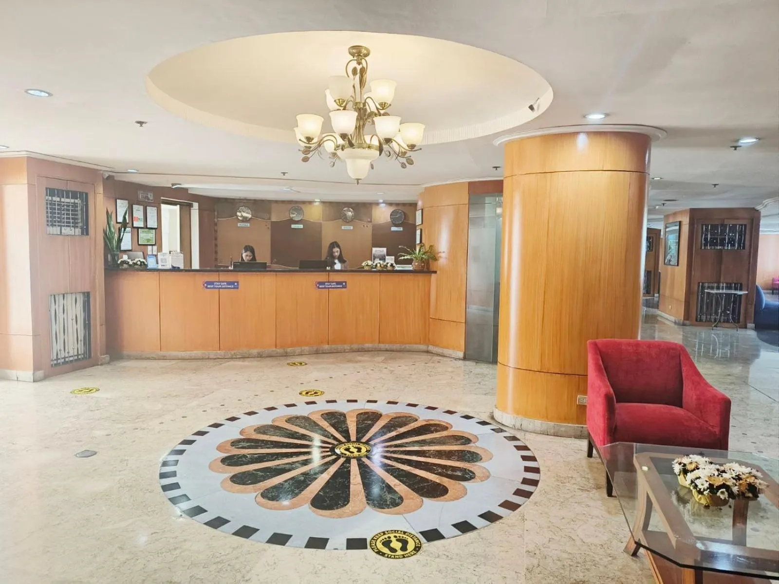 Lobby or reception in Pearl Manila Hotel