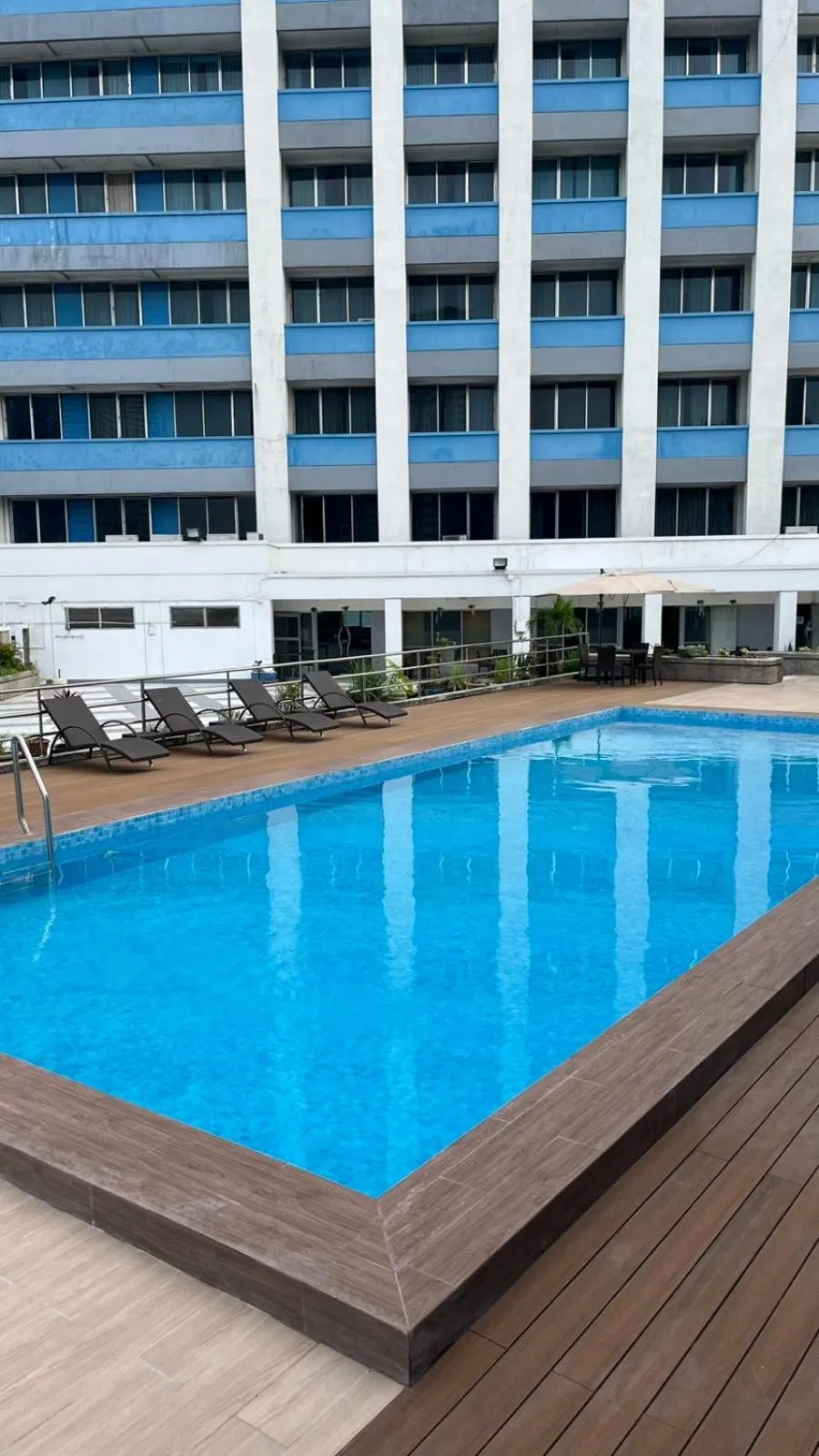 Swimming pool in Pearl Manila Hotel