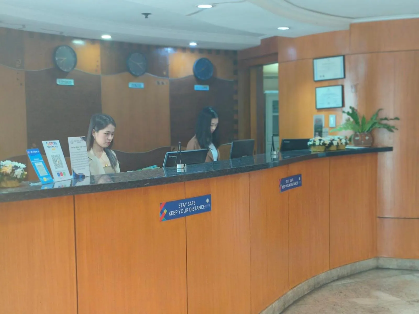 Lobby or reception in Pearl Manila Hotel