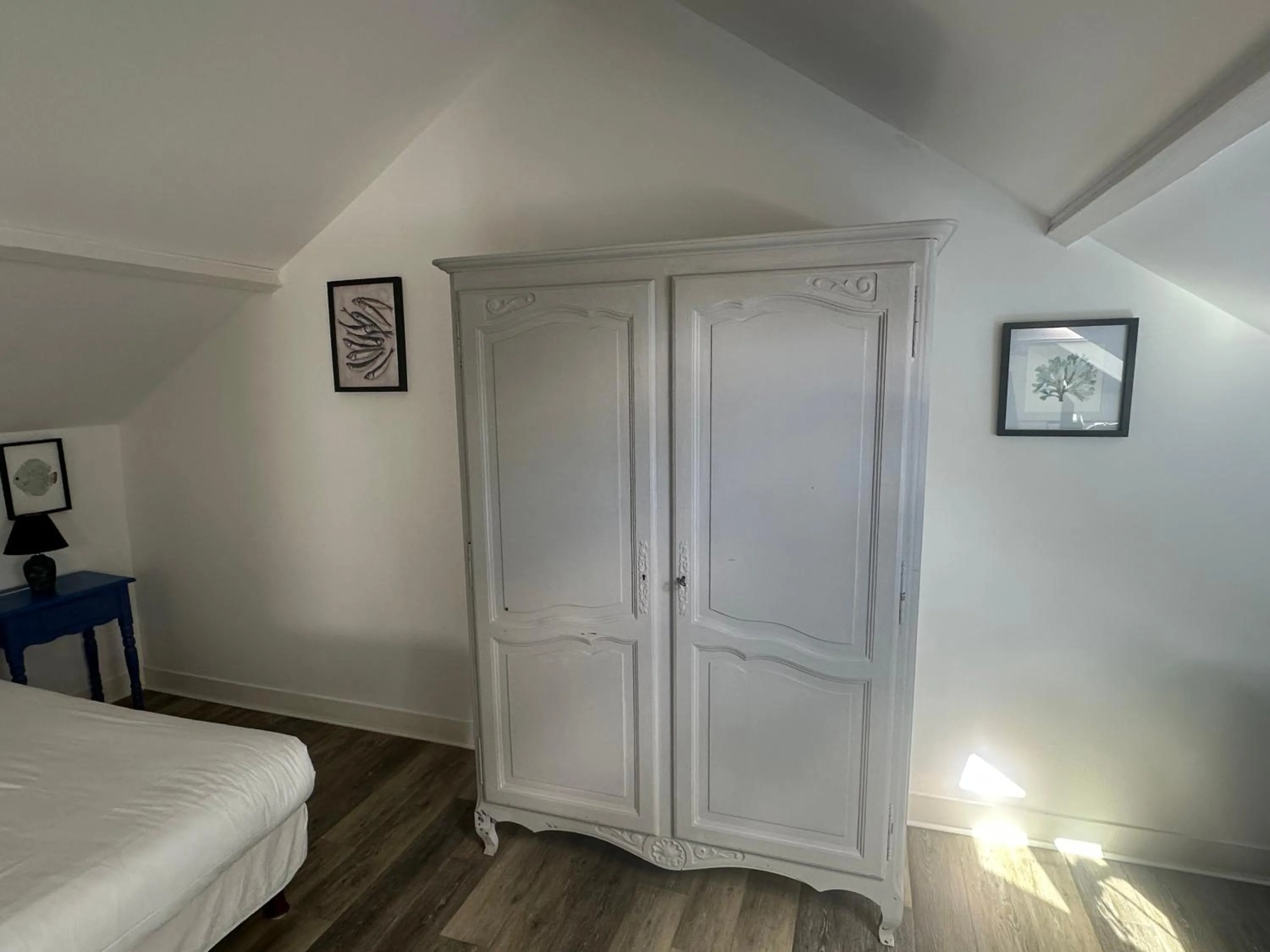 Bed in Logis Hôtel La Demeure du Perron