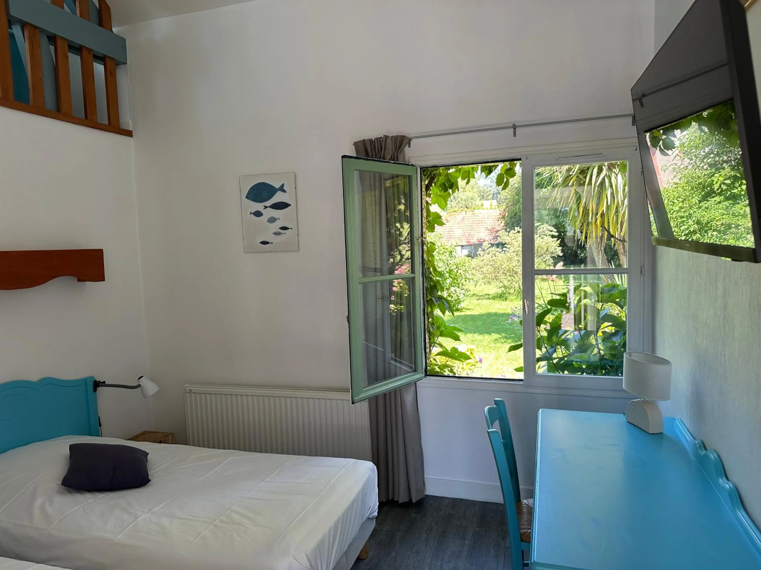 Bed in Logis Hôtel La Demeure du Perron