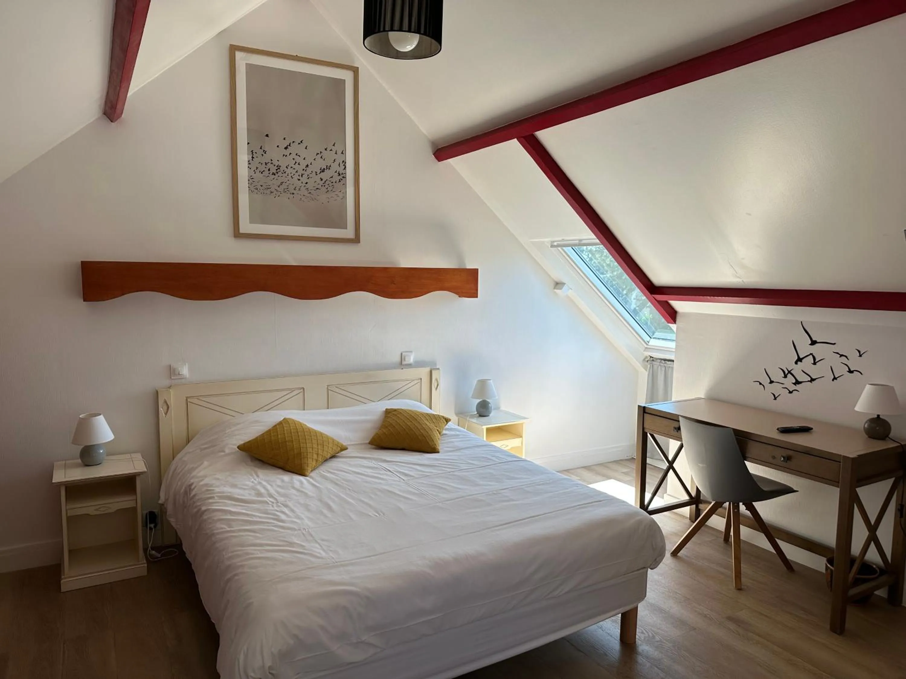 Bed in Logis Hôtel La Demeure du Perron