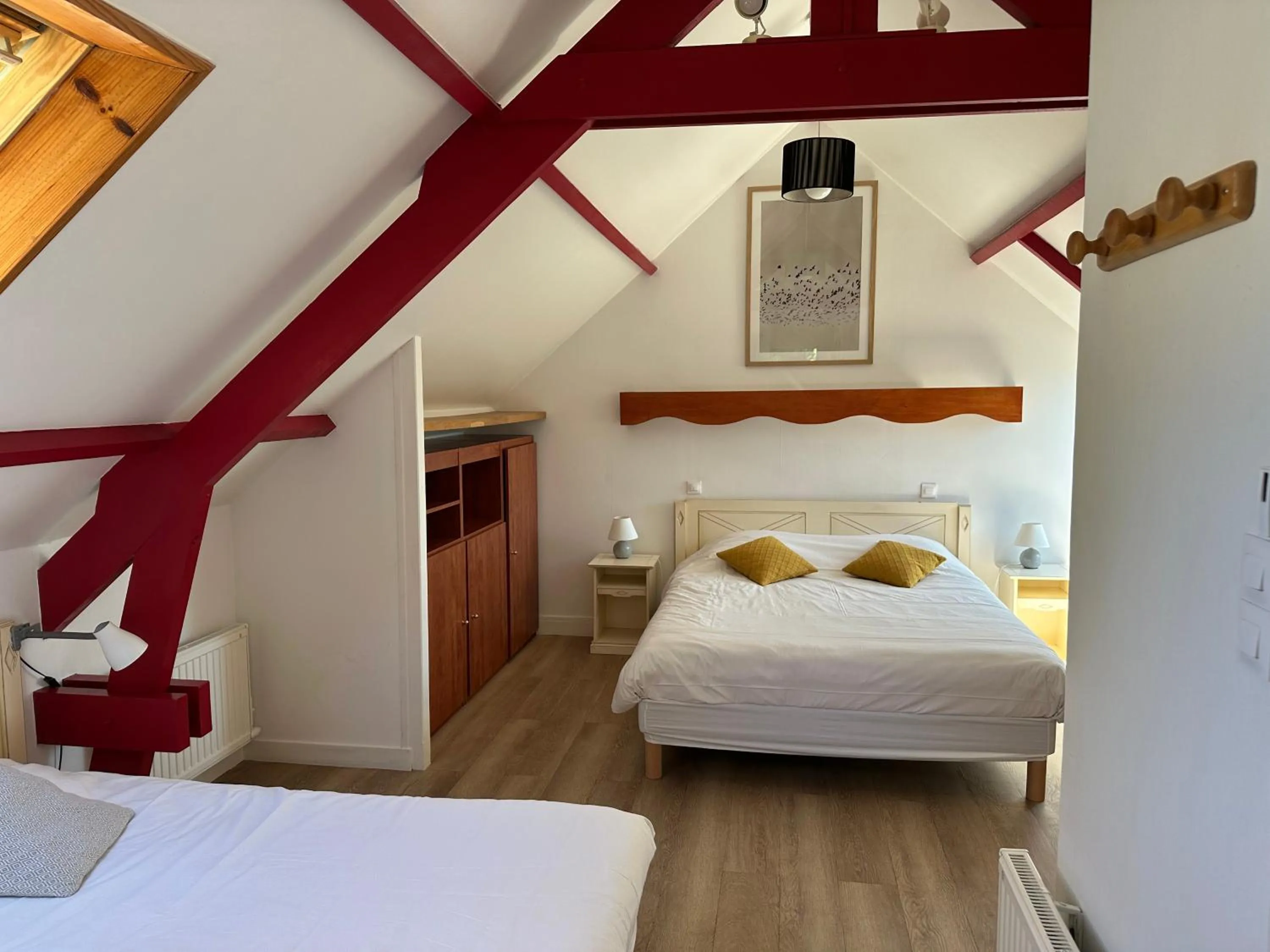 Bed in Logis Hôtel La Demeure du Perron