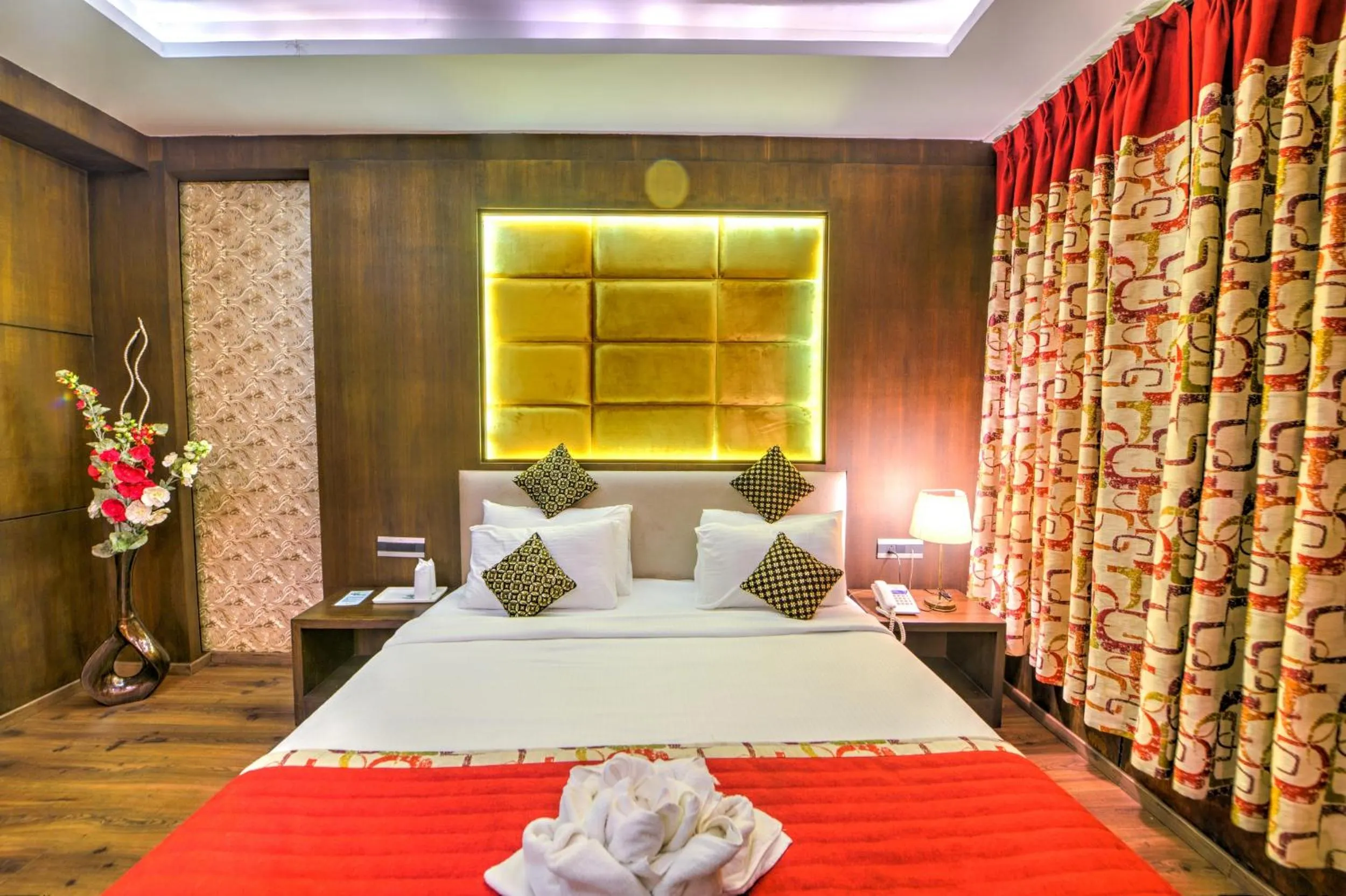 Bed in Silver Sand Sentinel