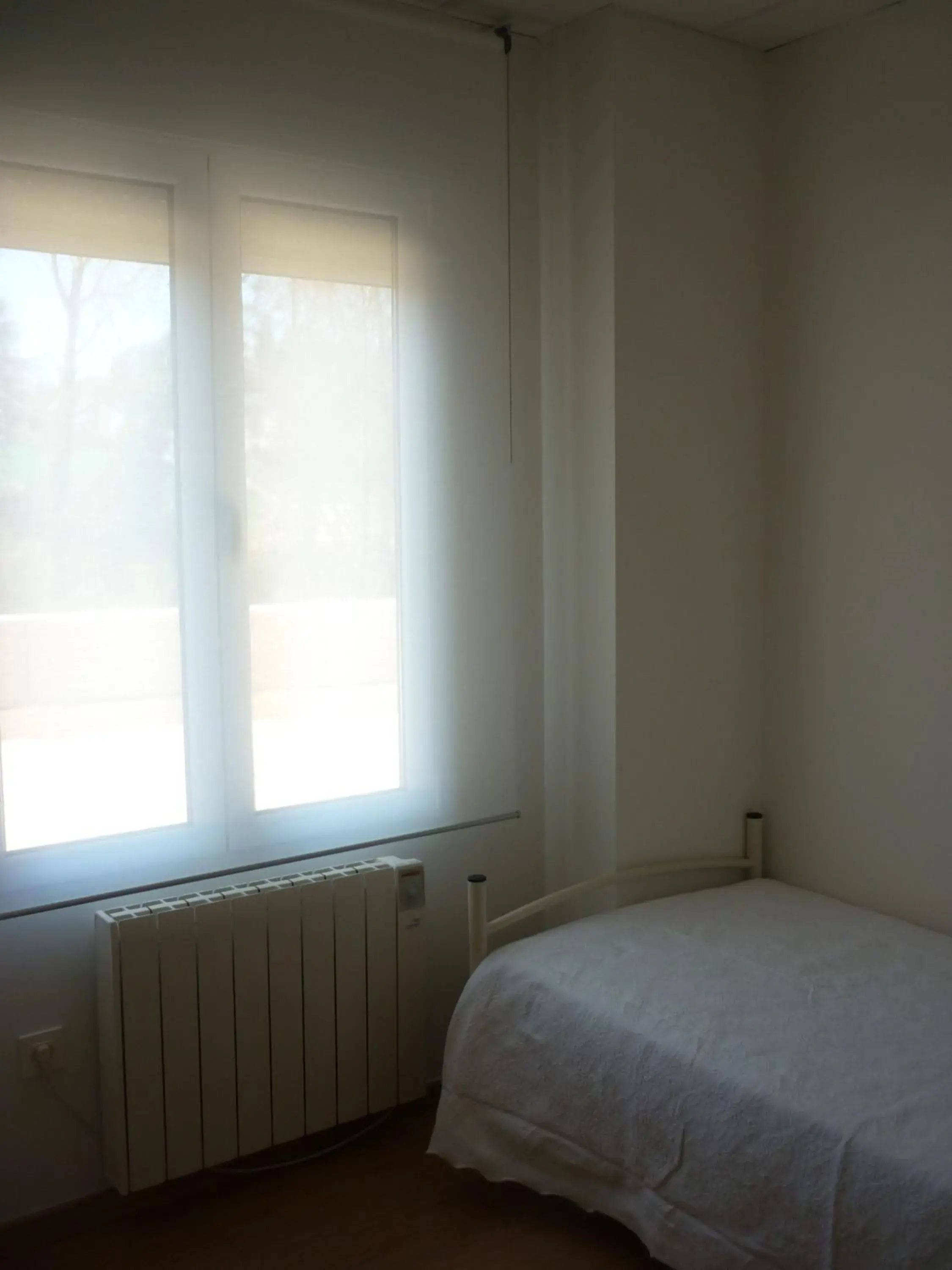 Single Room with Bathroom - single occupancy in Pensión-Albergue Puente Ribeira Single Room with Bathroom - single occupancy in Pensión-Albergue Puente Ribeira