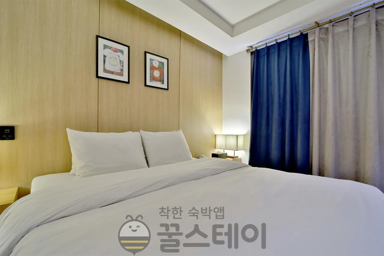 Bed in Golden Hotel Incheon