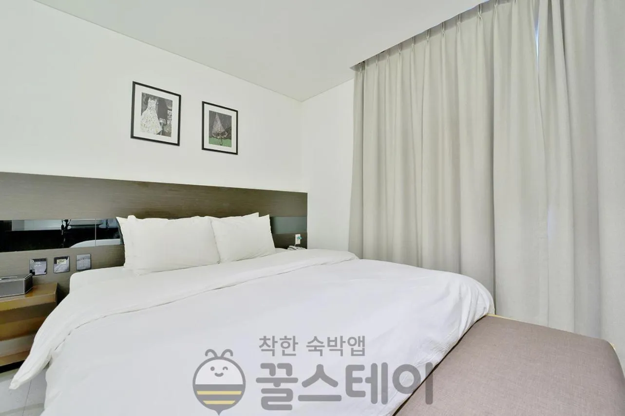Bed in Golden Hotel Incheon