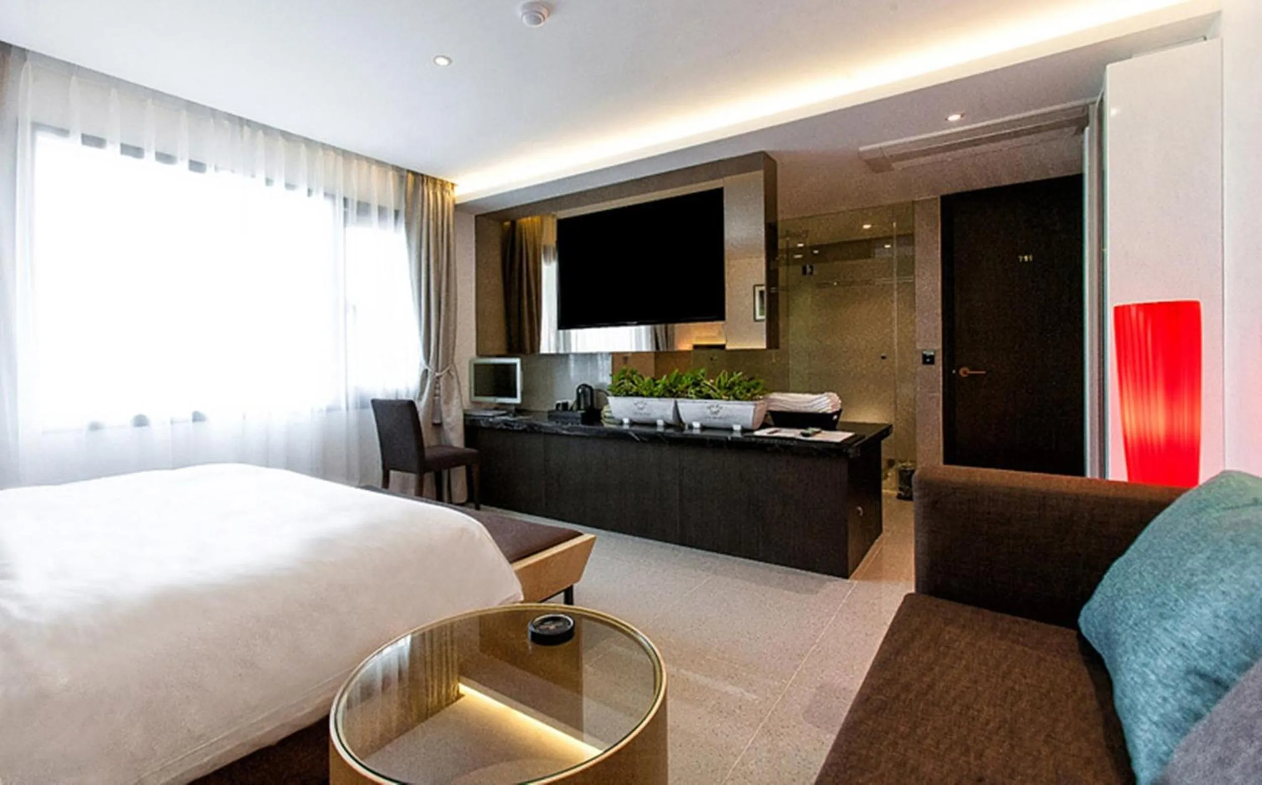 Living room, Bed in Golden Hotel Incheon