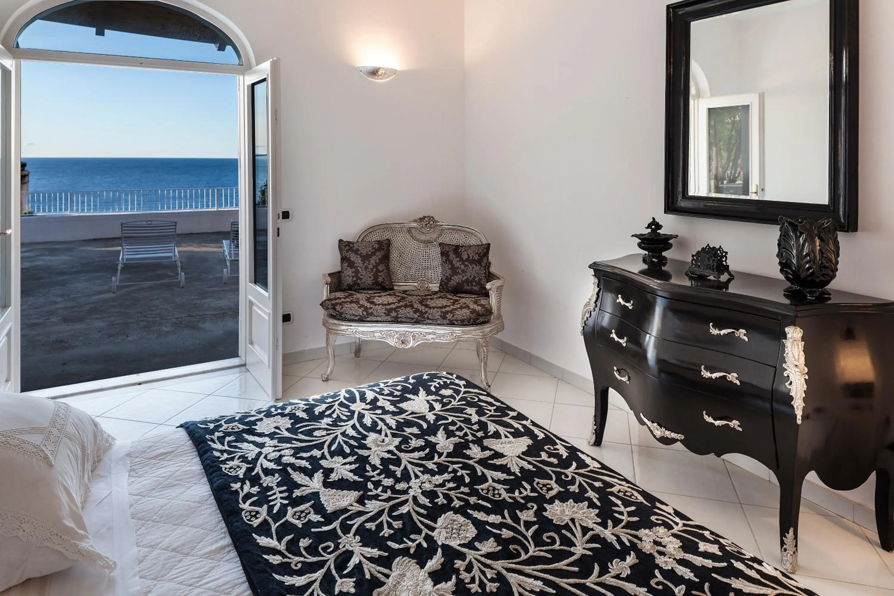 Photo of the whole room, Bed in La Villa Resort & Spa