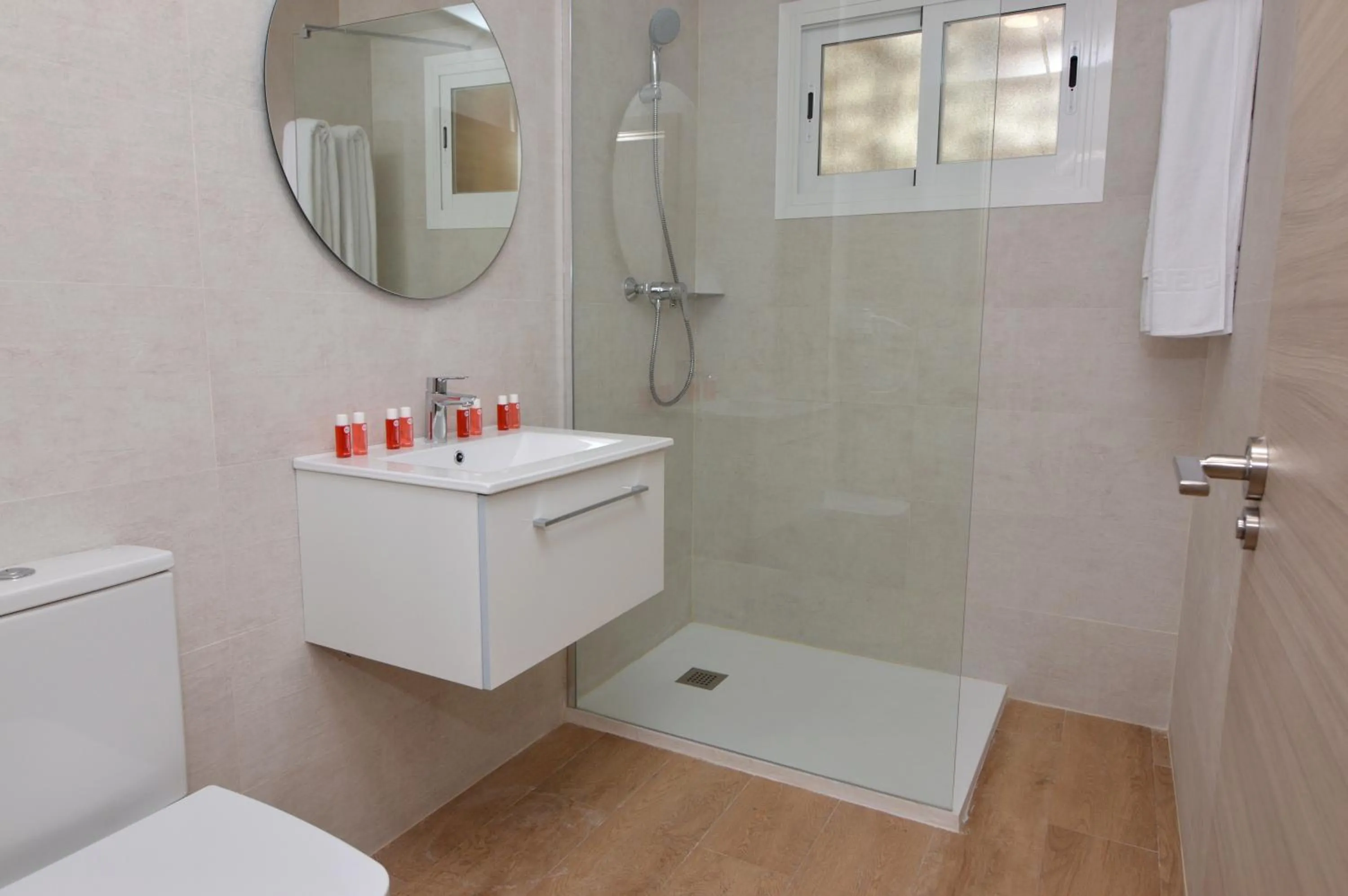 Shower in Apartamentos Odysea By Apartamentos Valentia