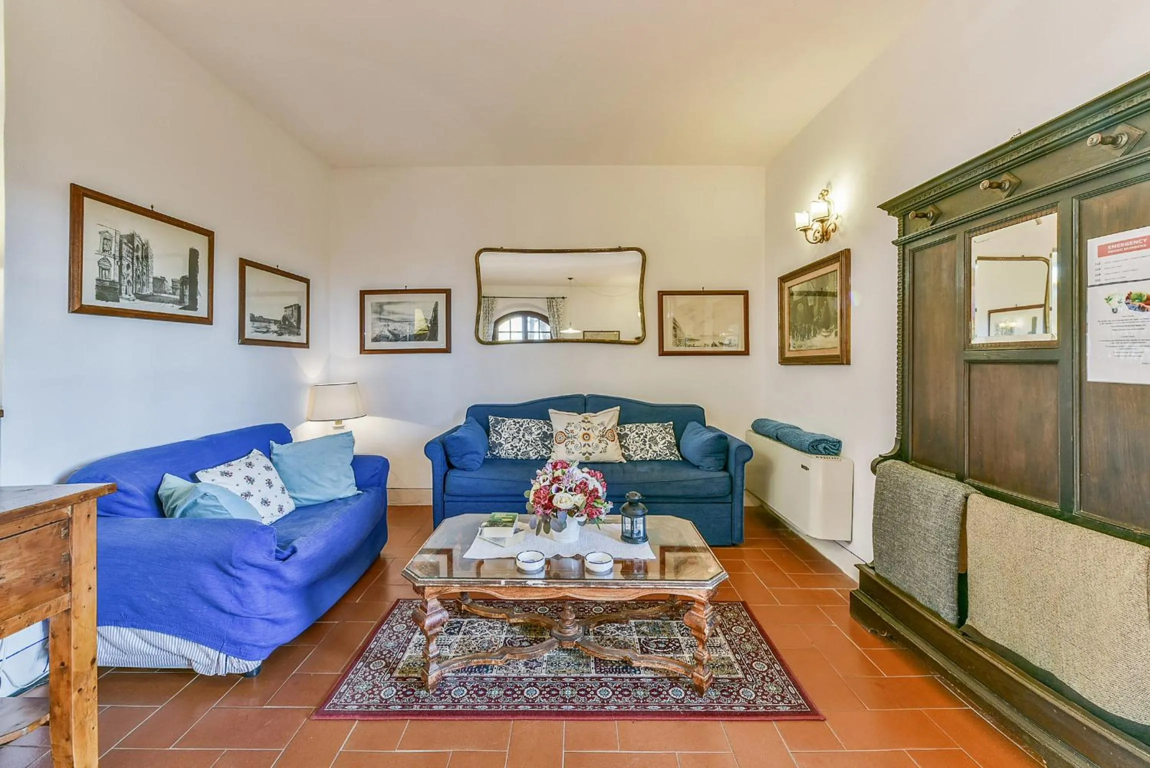 Two-Bedroom Apartment with Patio in Viticcio