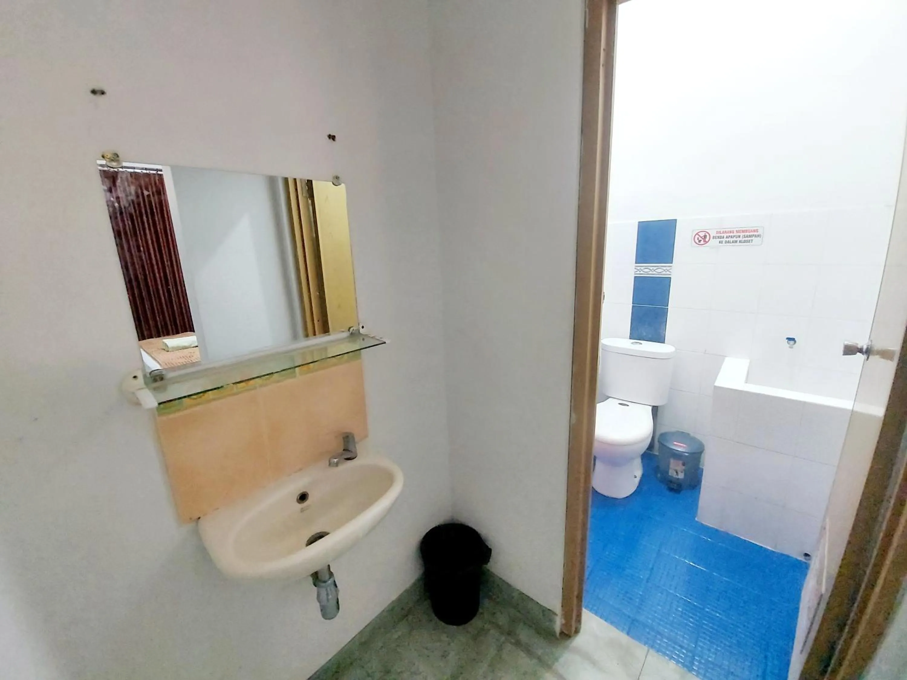 Shower in Hotel Sri Timur