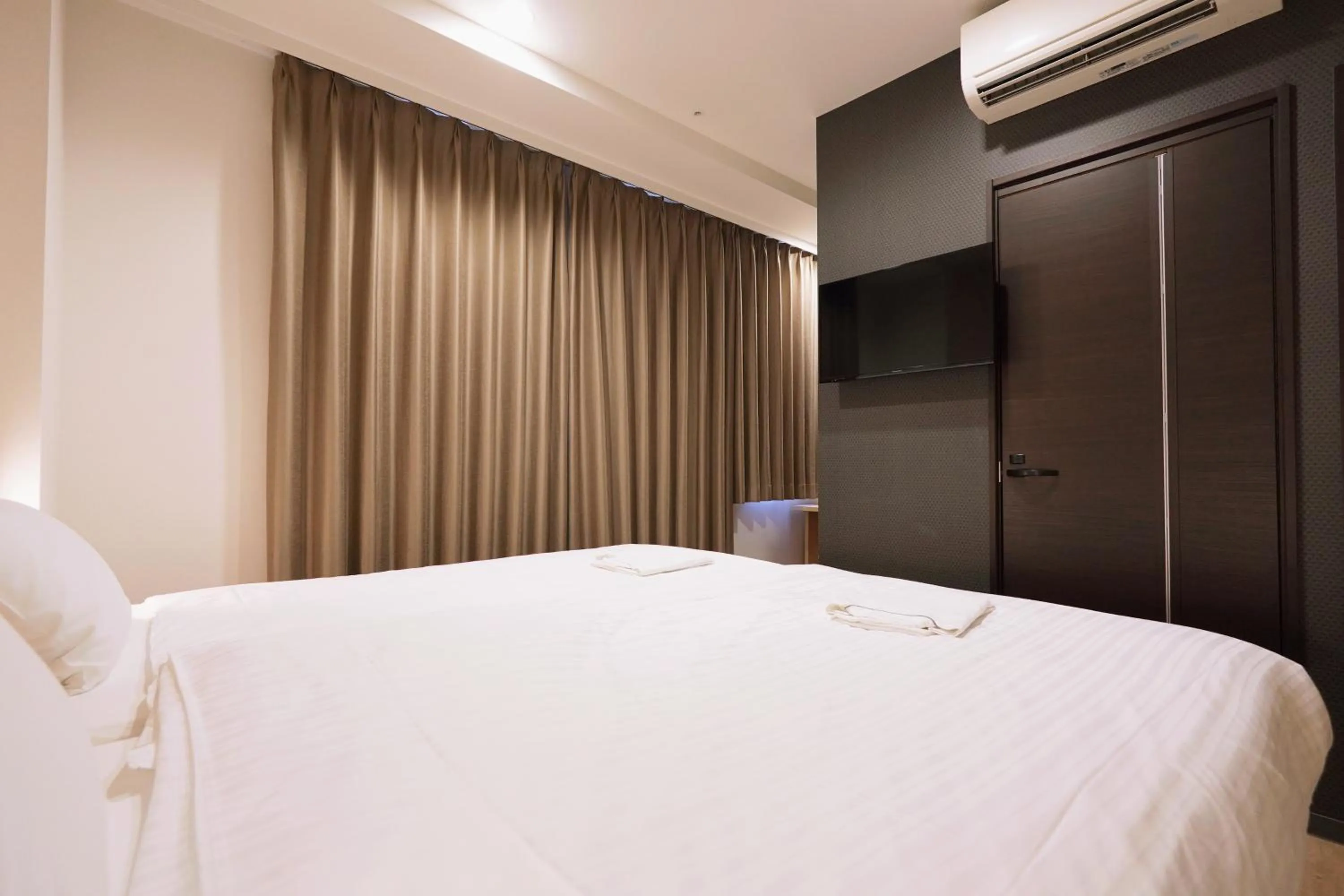 Bed in Park Central Sakura Hotel