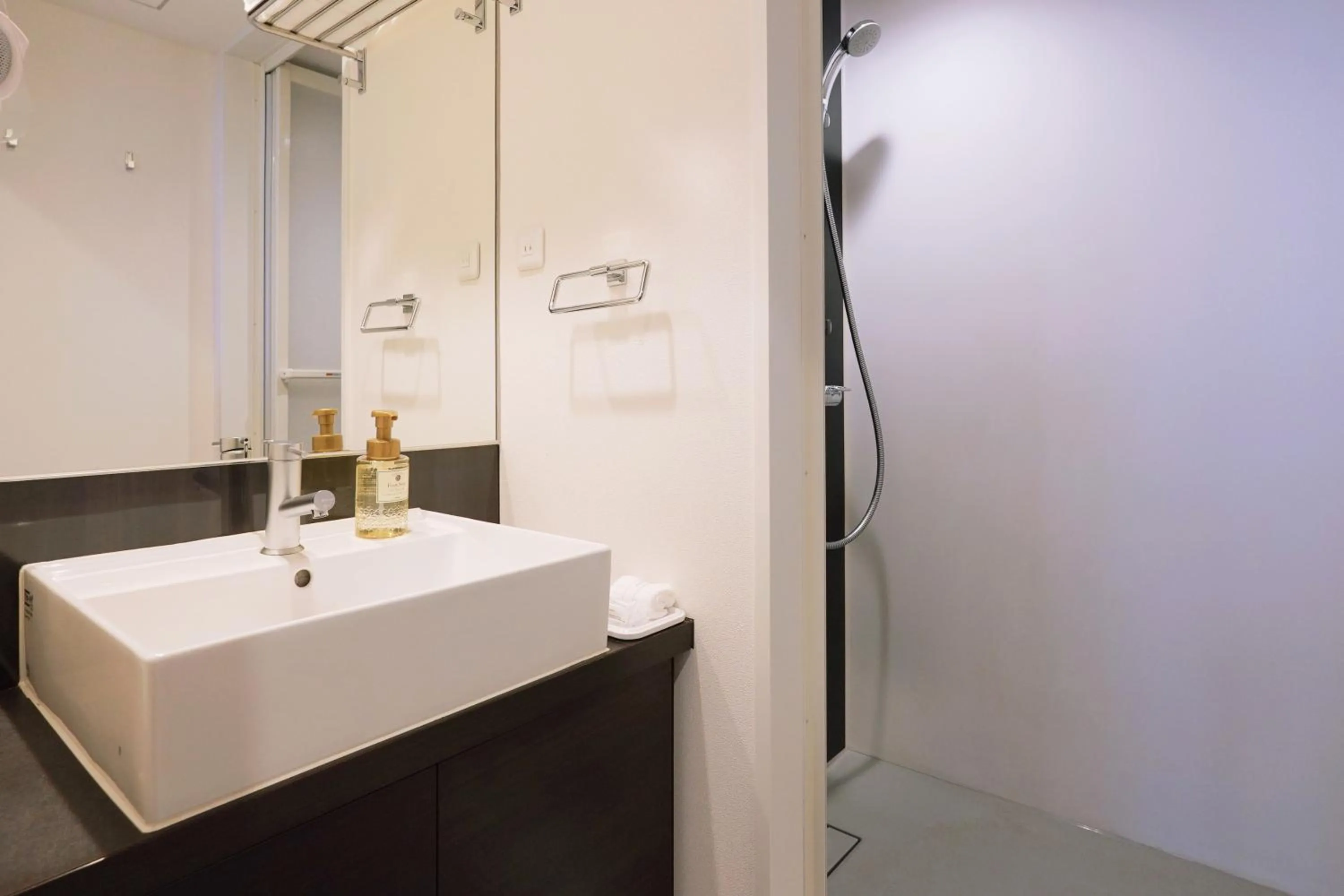 Shower in Park Central Sakura Hotel