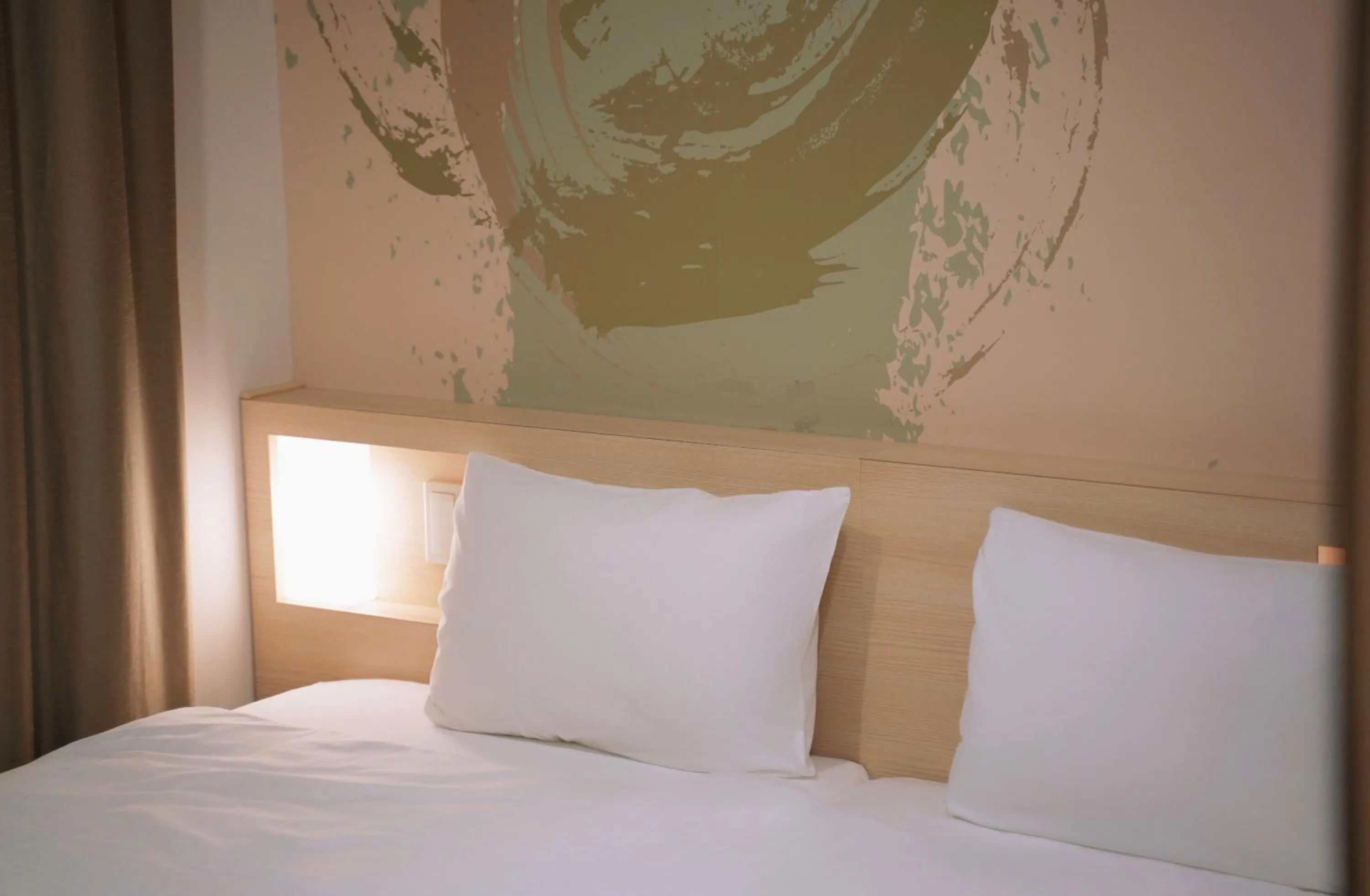 Bed in Park Central Sakura Hotel