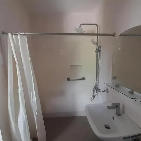 Shower in Palawan-Residence B&B