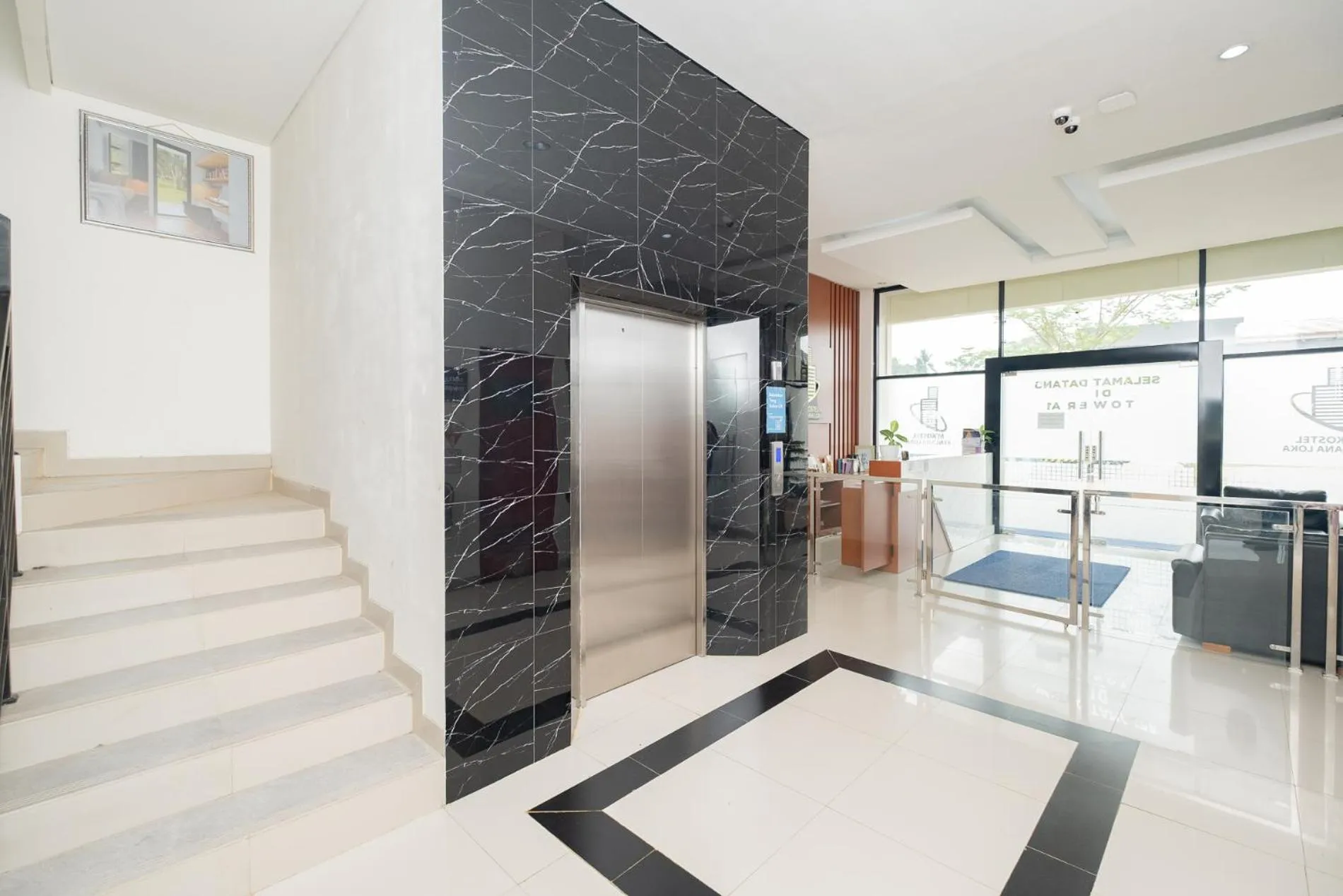 elevator in RedLiving Syariah Apartemen MKostel - Tower A1 Kencana Loka