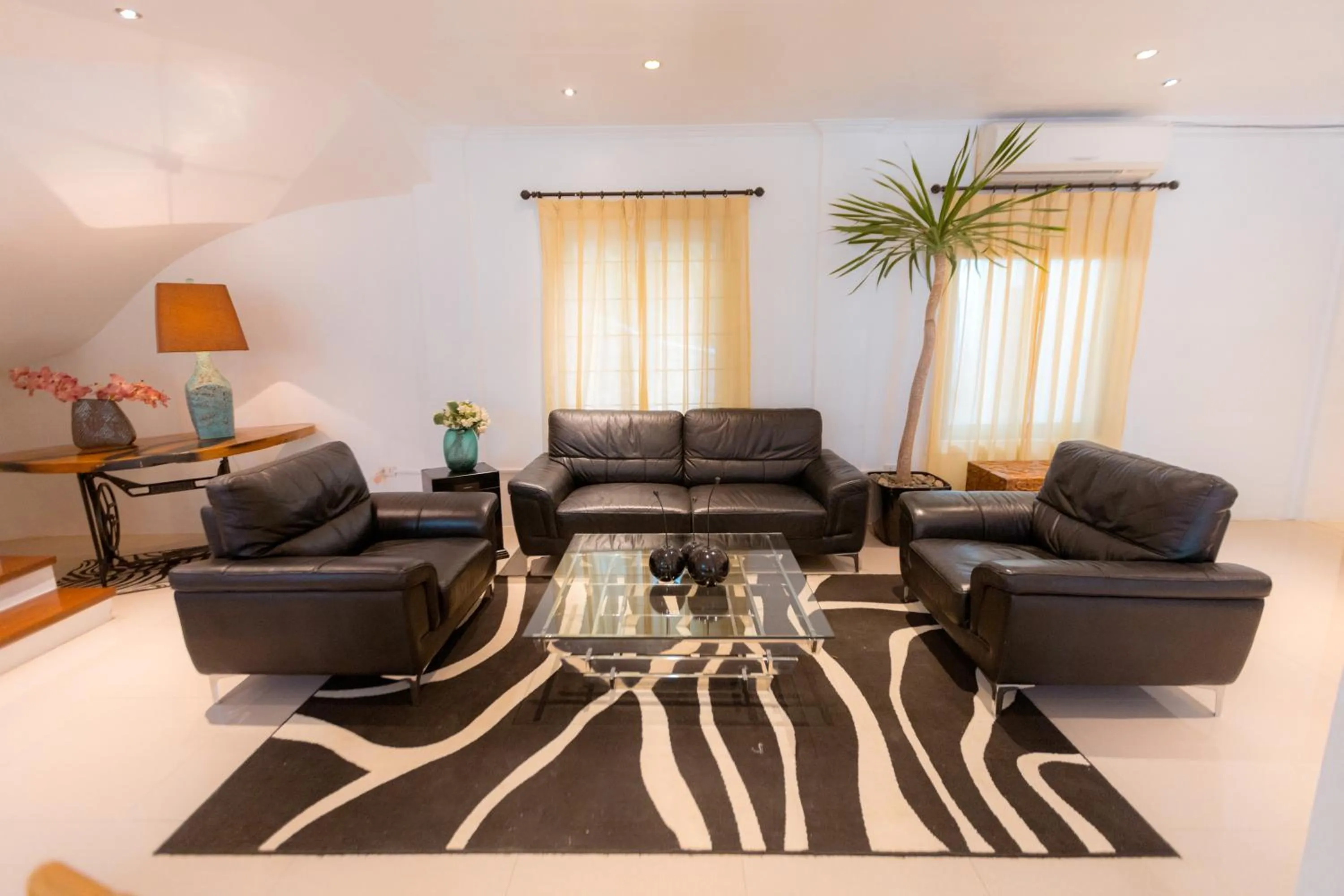 Living room in Bellagio Hills Hotel and Restaurant