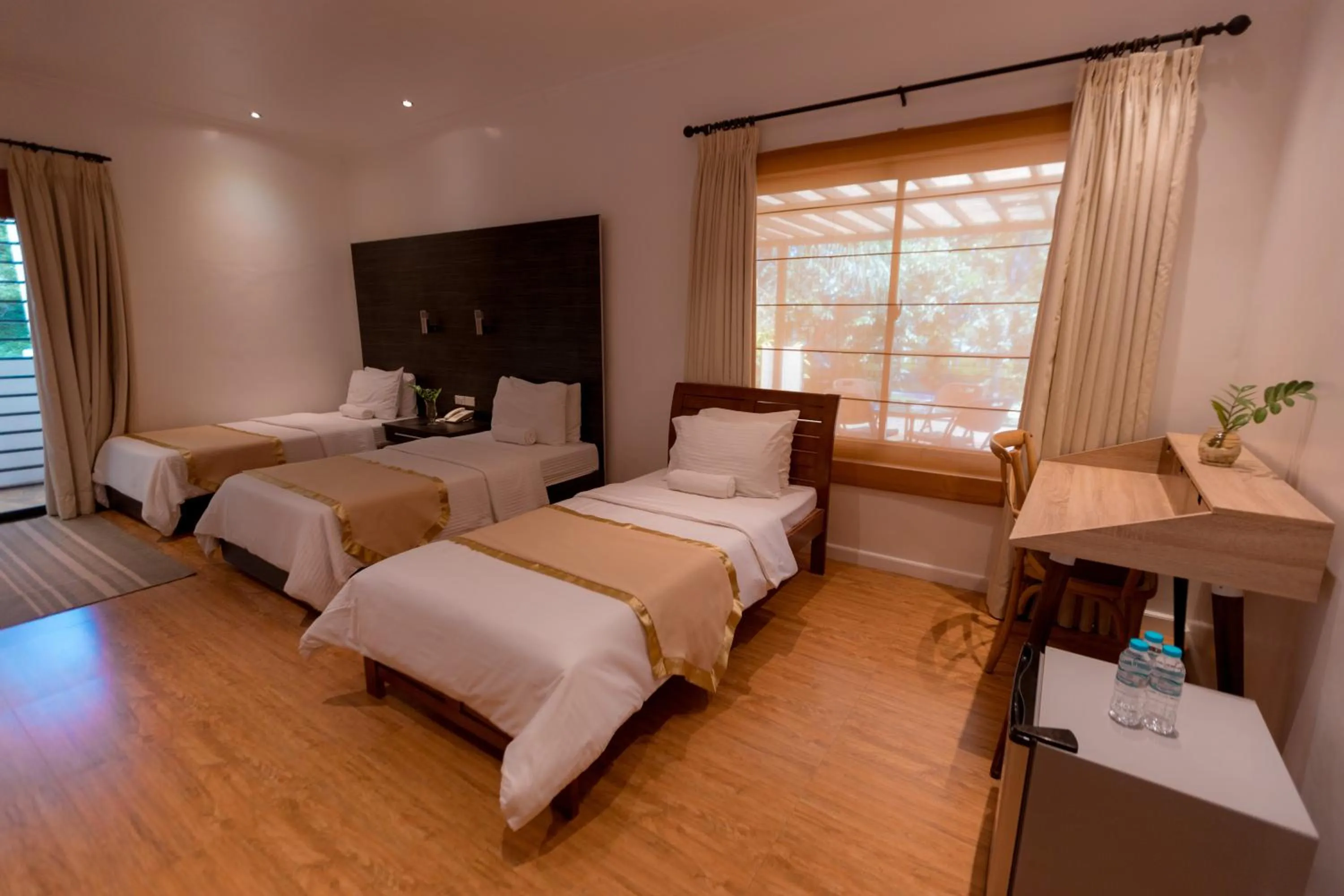 Bed in Bellagio Hills Hotel and Restaurant