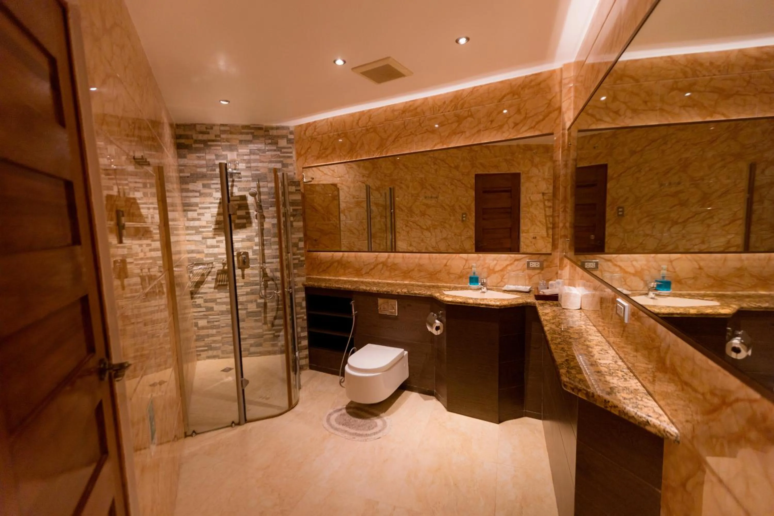 Bathroom in Bellagio Hills Hotel and Restaurant