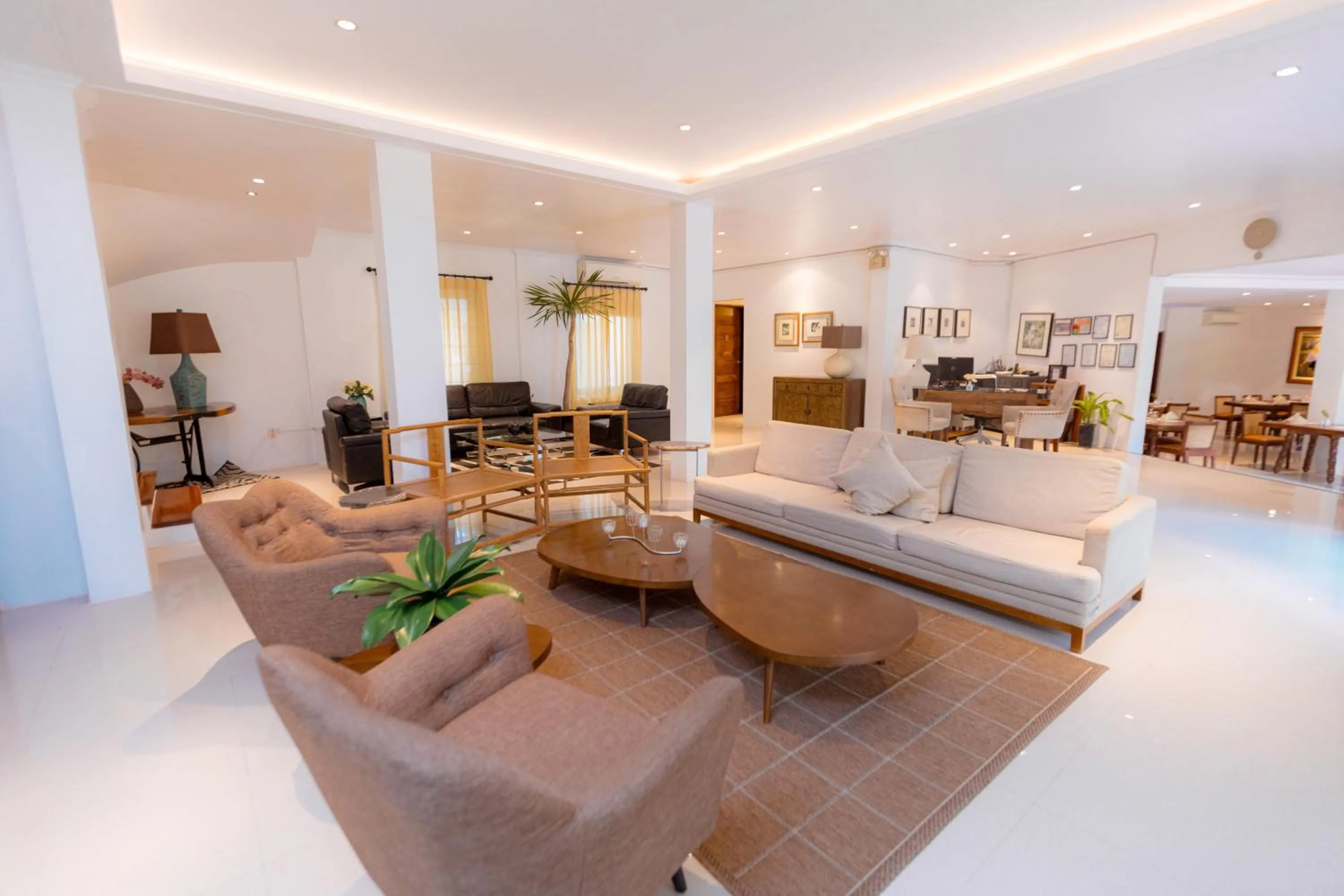 Living room in Bellagio Hills Hotel and Restaurant