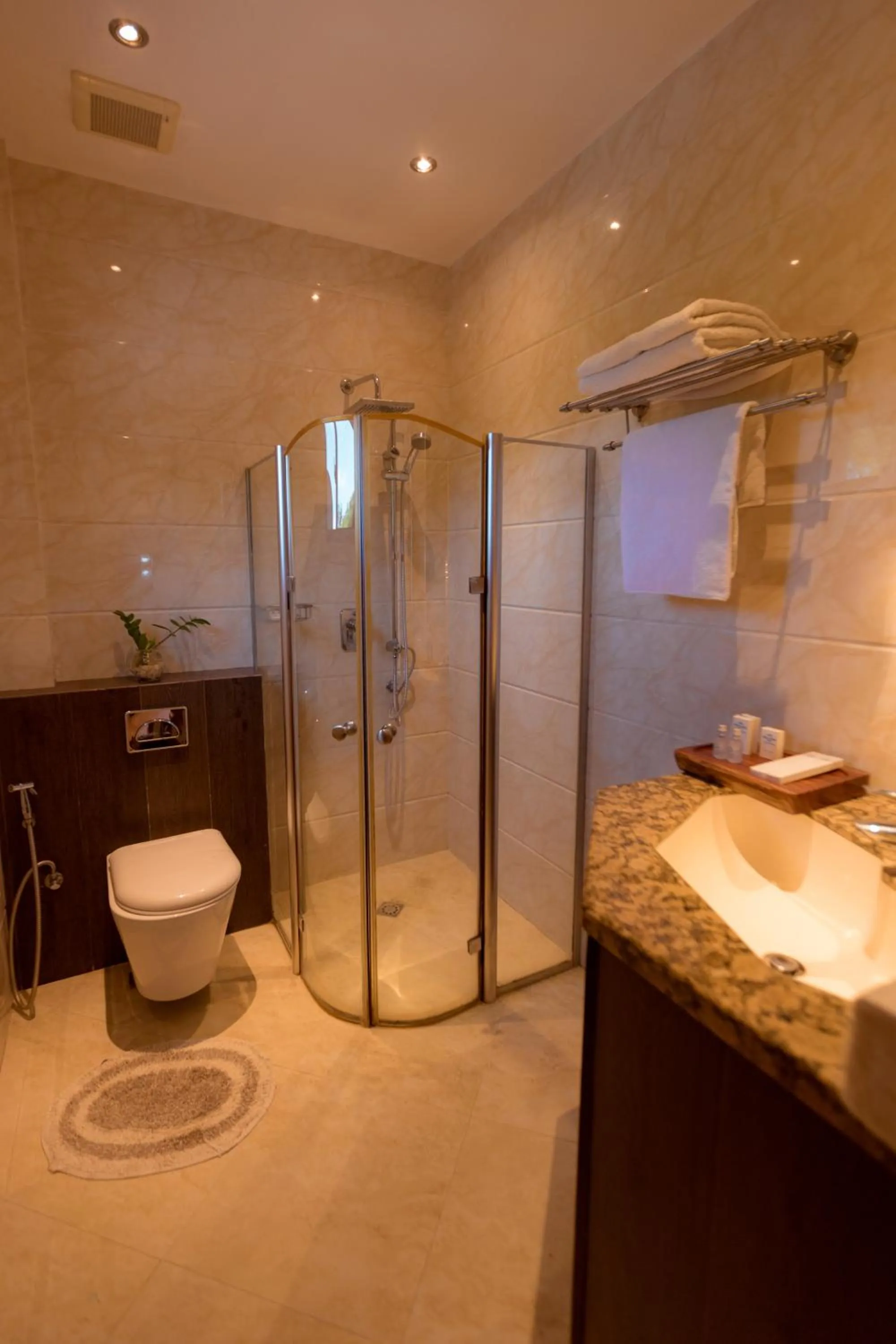 Bathroom in Bellagio Hills Hotel and Restaurant