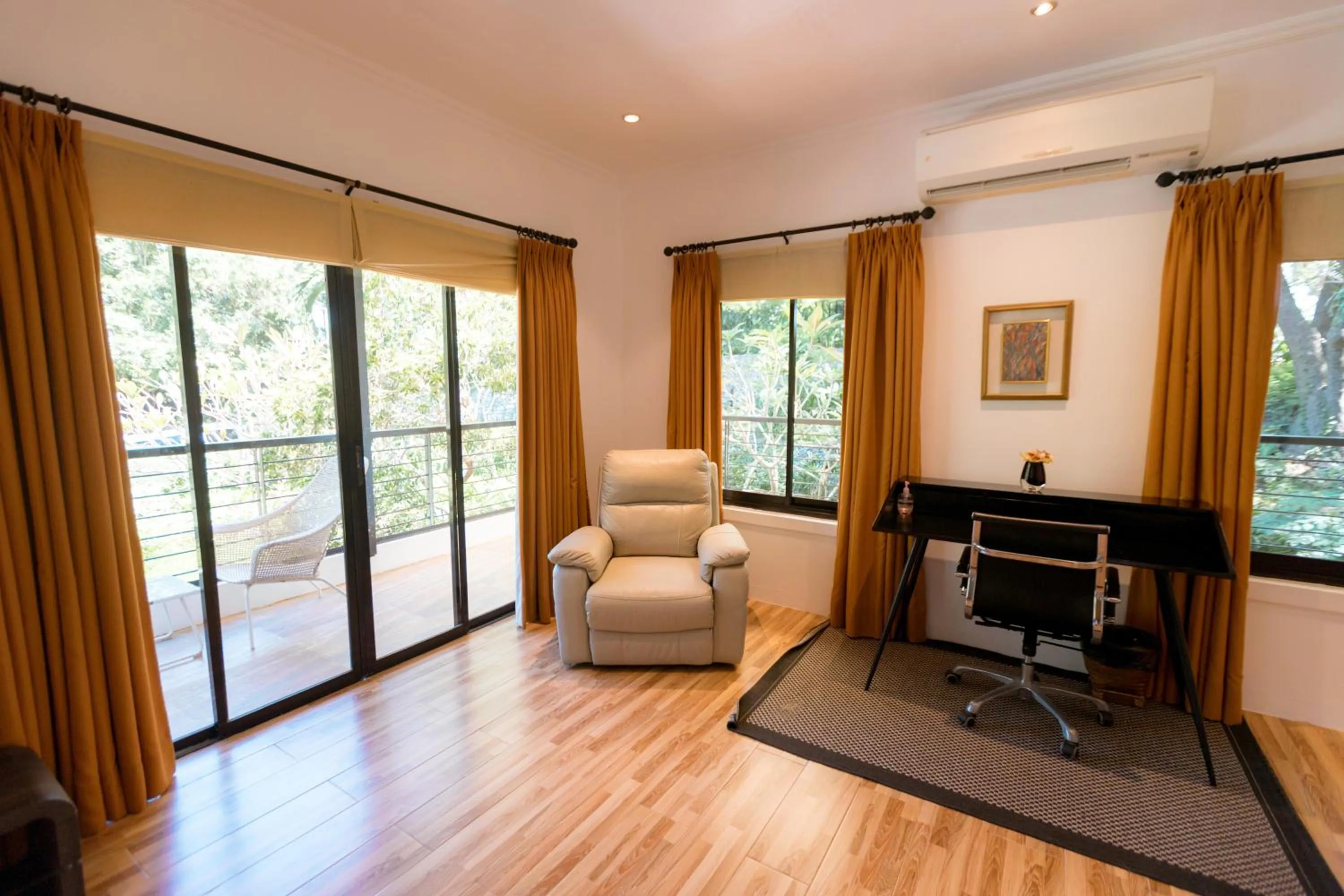 hair dresser in Bellagio Hills Hotel and Restaurant