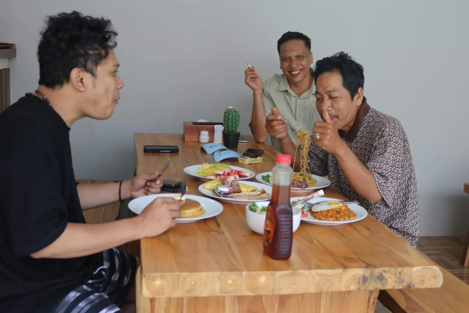 Restaurant/places to eat in BALE DATU BUNGALLOW