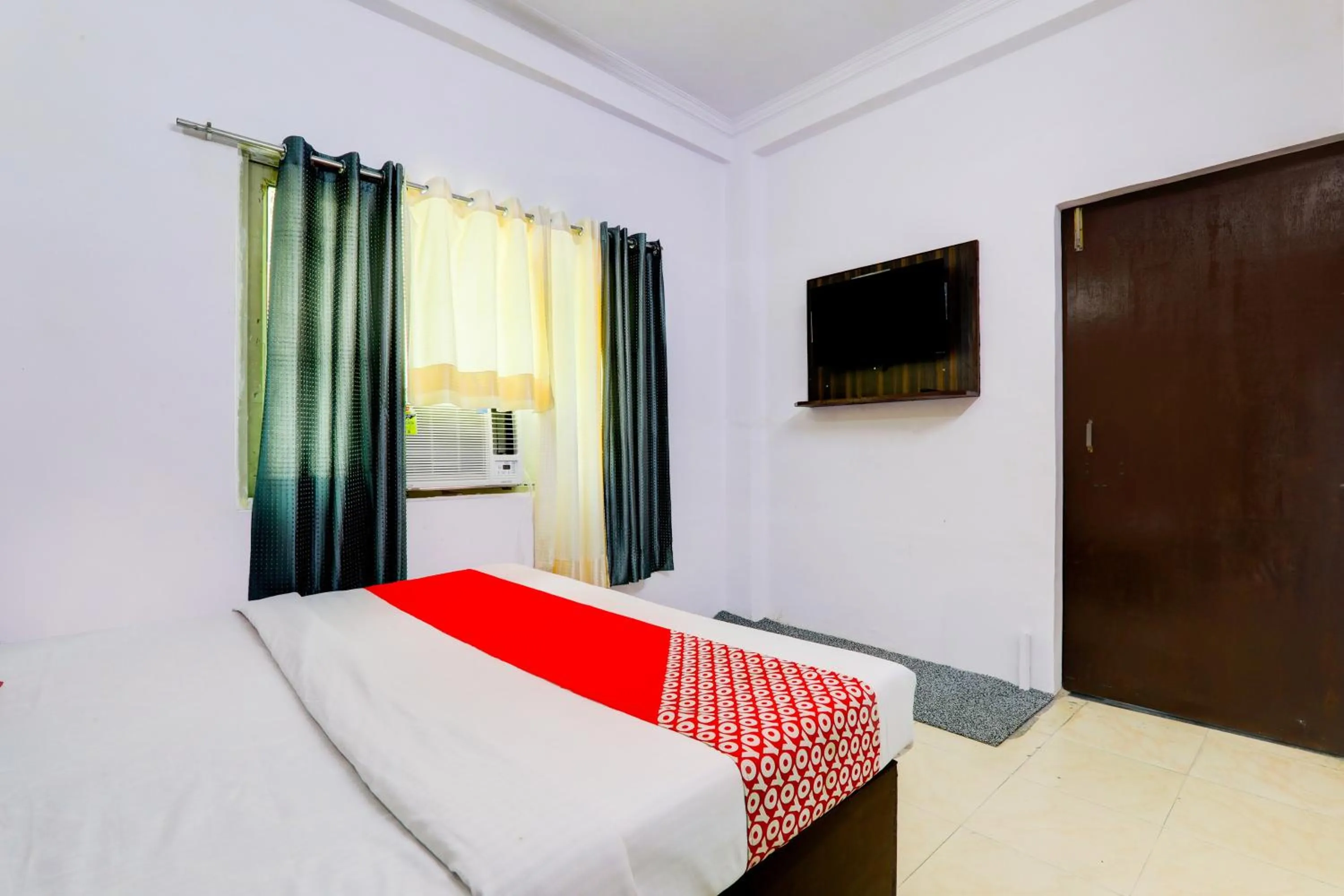 Bedroom, Bed in Super Hotel O Raama