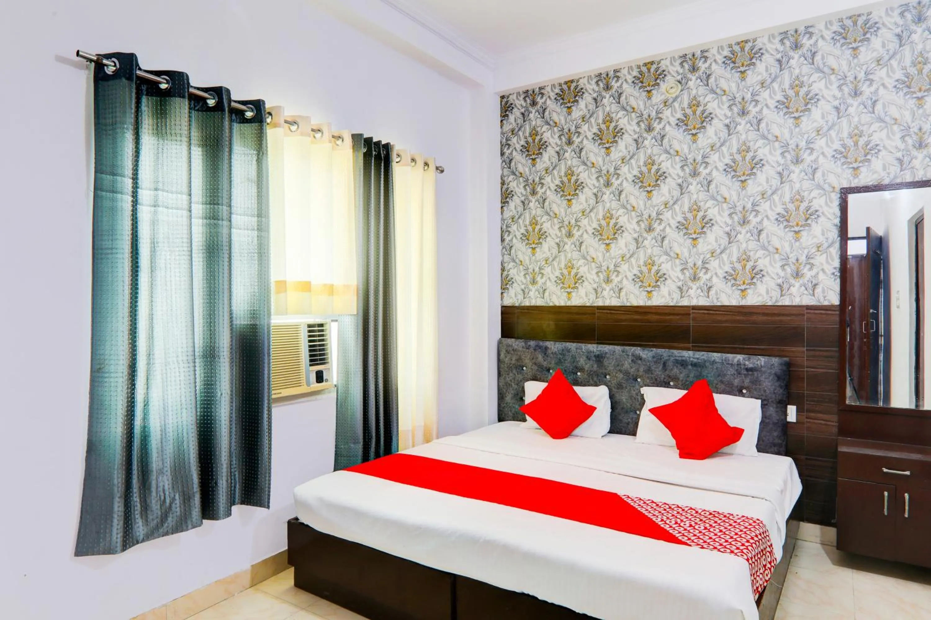 Bedroom, Bed in Super Hotel O Raama