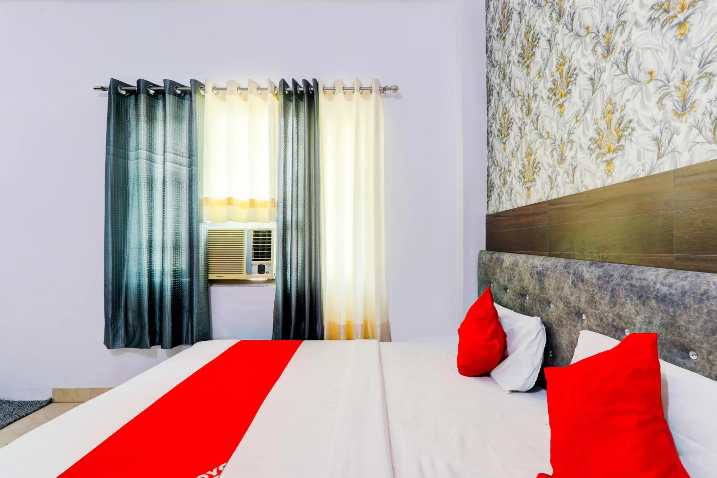 Bedroom, Bed in Super Hotel O Raama