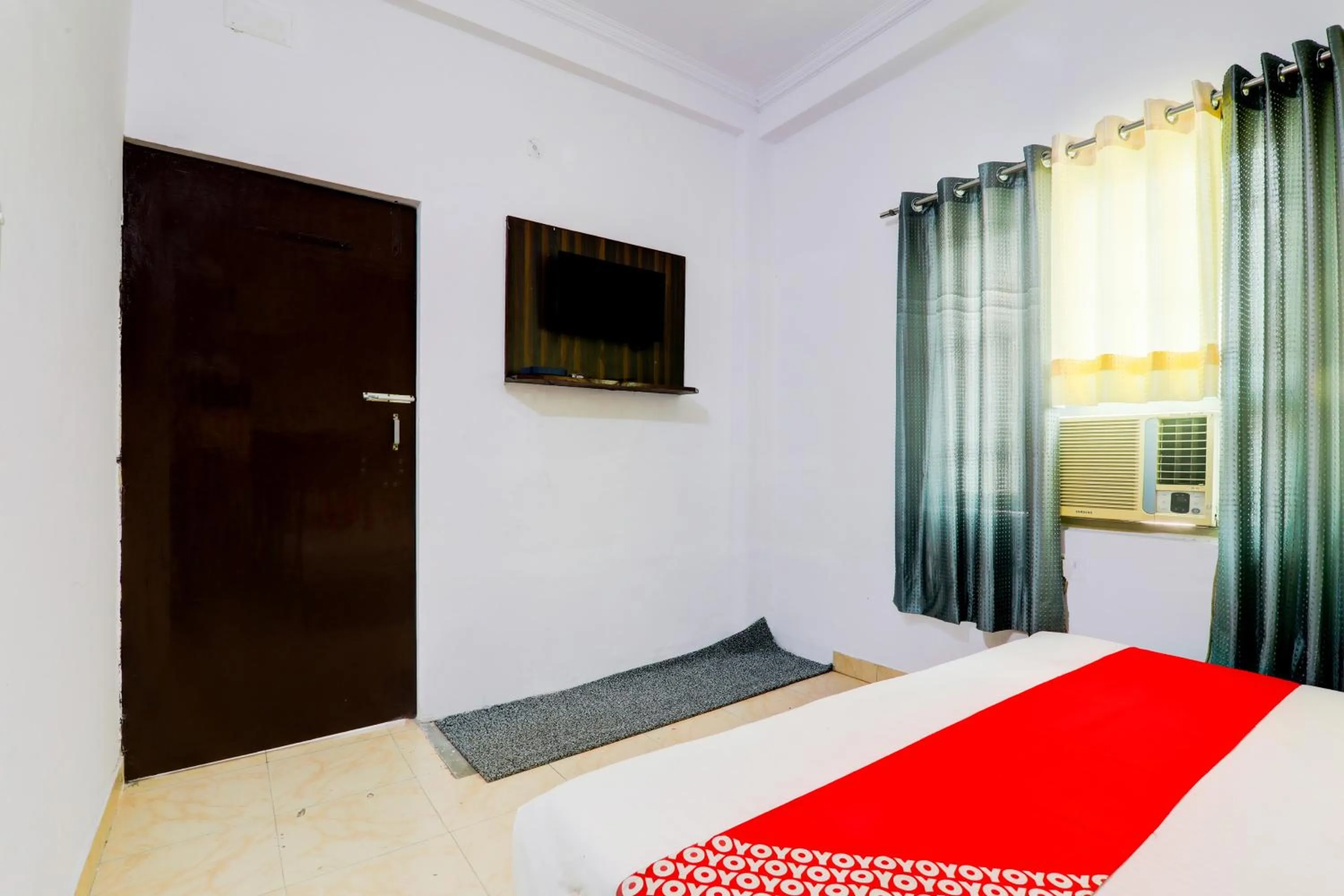 Bedroom, Bed in Super Hotel O Raama