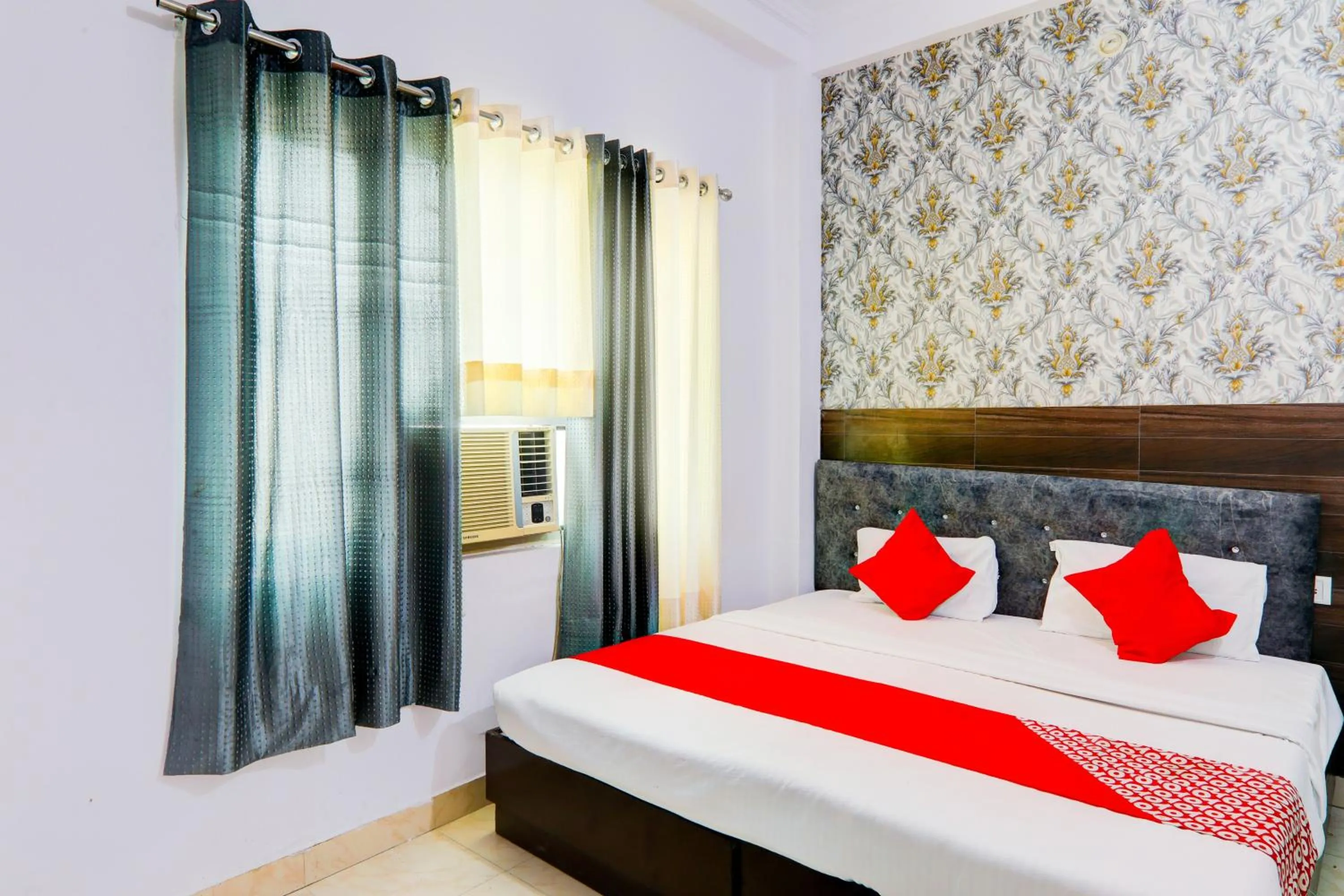 Bedroom, Bed in Super Hotel O Raama