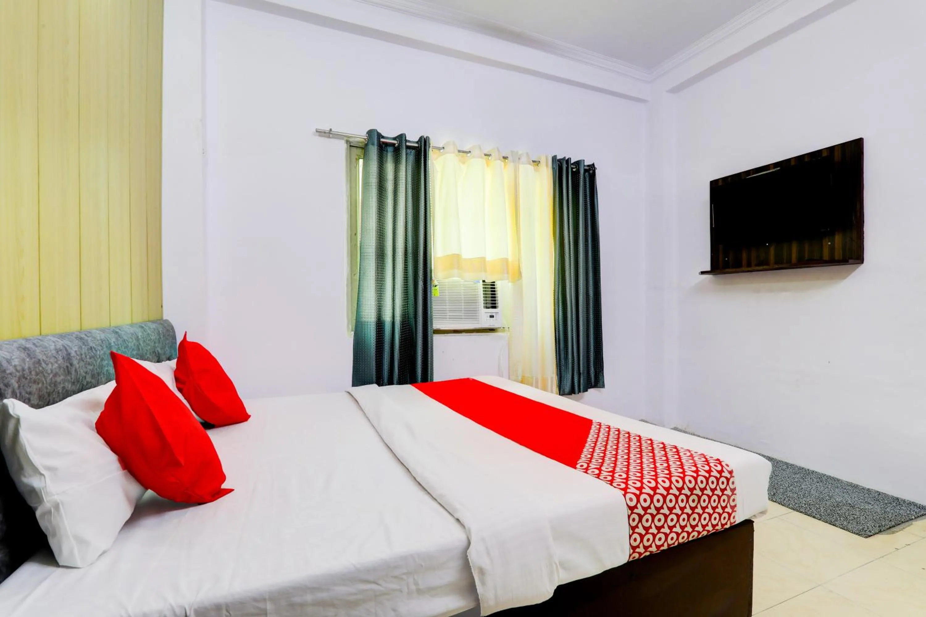 Bedroom, Bed in Super Hotel O Raama