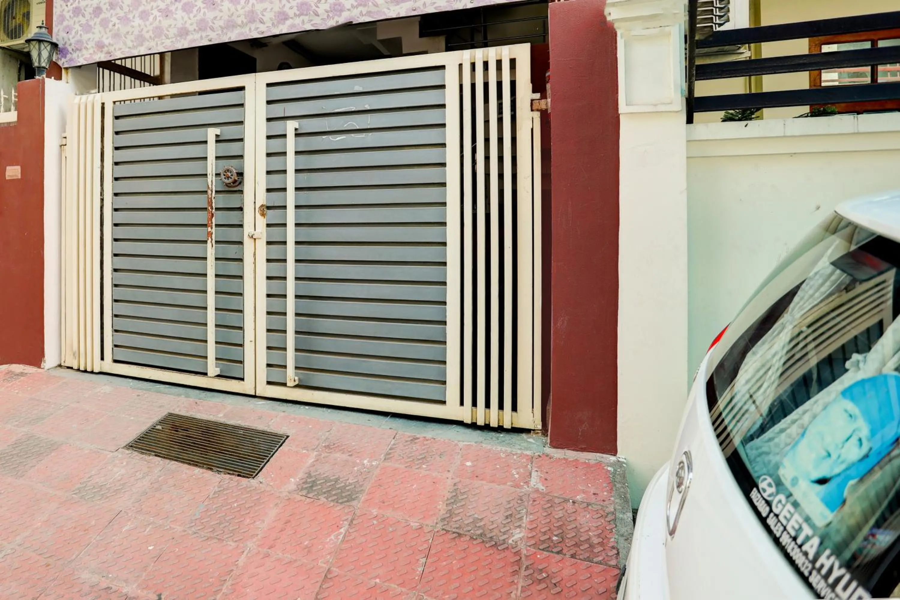 Facade/entrance in Hotel O Virasat Guest House